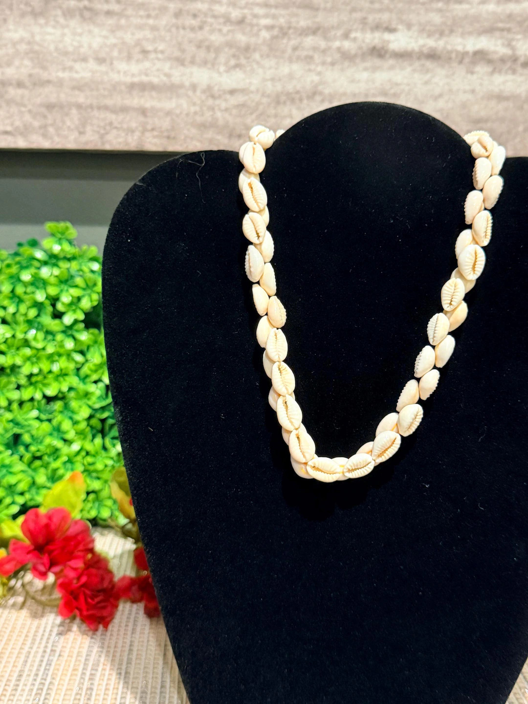 Vintage Cowrie Shell Choker Necklace - 70s Retro Hawaiian Shell Strand Jewelry - Etsy | Etsy (Global)