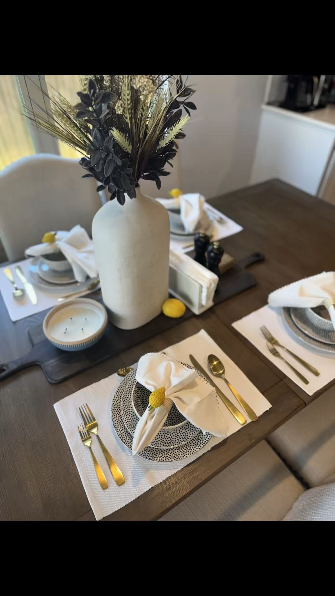 A little gold, a little glam, and the sweetest pop of 🍋 thanks to these Macondo Forever lemon napkin rings. ✨ Each one is handmade by artisans in Colombia 🇨🇴, making them not only beautiful but meaningful too. Perfect for elevating any brunch, lunch, or summer tablescape.

💛 I’ve linked them in my LTK — shop them directly there!

#ad #macondoforever #macondoforevershop #ltkhome

#LTKHome #LTKParties