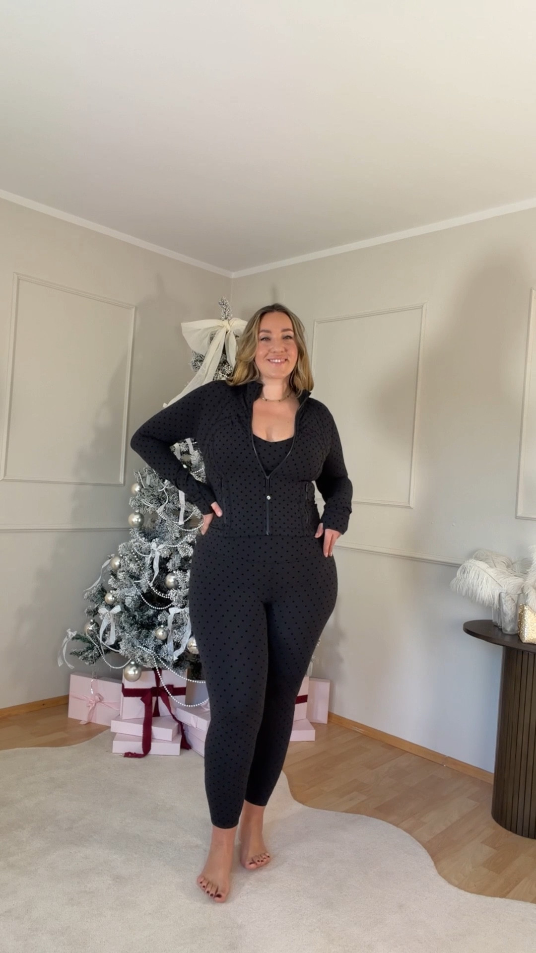 Werbung: Girls 🤍 ich bekomme sooo oft die Frage, wo ich meine Sportsachen kaufe – und ich kann euch wirklich von ganzem Herzen @Lululemoneurope empfehlen.
Ich liebe die Align Leggings einfach extrem, aber auch die Groove sind ein absoluter Traum ✨

Ich trage @lululemoneurope schon seit Jahren und was ich besonders liebe: sie sind size inclusive 🫶
Zur Info: Ich trage die Leggings in Größe 16 und die Jacke in Größe 12 – also wirklich: probiert euch durch die Größen durch.

Ganz, ganz große Empfehlung. 
Die Qualität ist einfach der Knaller 🤍

#LTKdeutschland #LTKplussize #LTKfitness