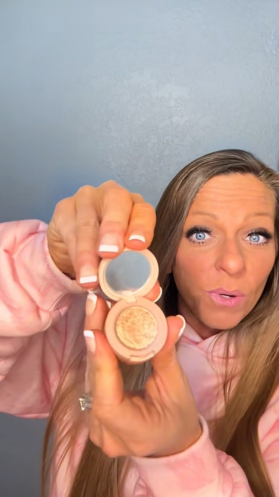 Tired of trying to match shades of eyeshadow up? Kaja Beauty has came out with their Beauty Bento that has three shades perfectly matched for you! 

#LTKmorningroutine #LTKgrwm #LTKSaleAlert