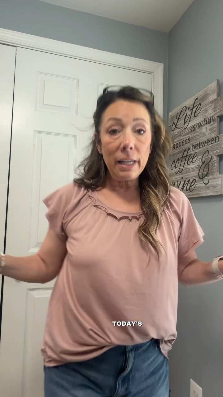 Halara Hyperflex jean shorts combine the look of denim with a stretchy, comfortable fit, making them a great option for everyday summer outfits.@Halara_official #Halara #JeanShorts #SummerOutfit #ComfyStyle #OOTD https://rstyle.me/+HBF4ntp2lFs65SjzTlFccQ