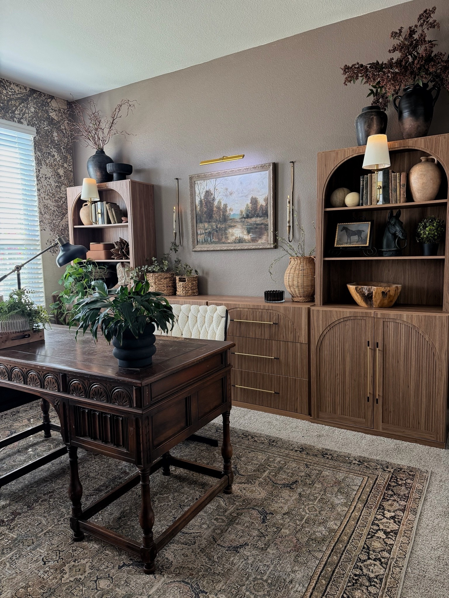 Beautiful office details
With all the essentials - office furniture, moody rug, office lighting , mossy vases, faux greenery