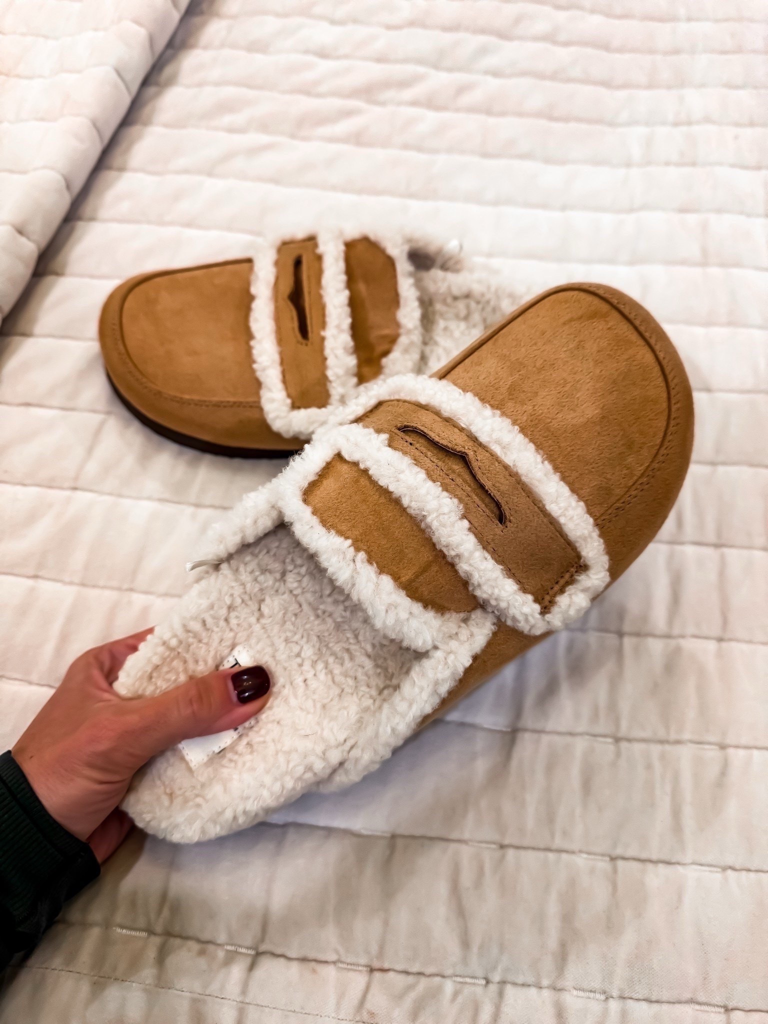 New Sherpa slides omg too cute 

#LTKHoliday #LTKGiftGuide #LTKSeasonal