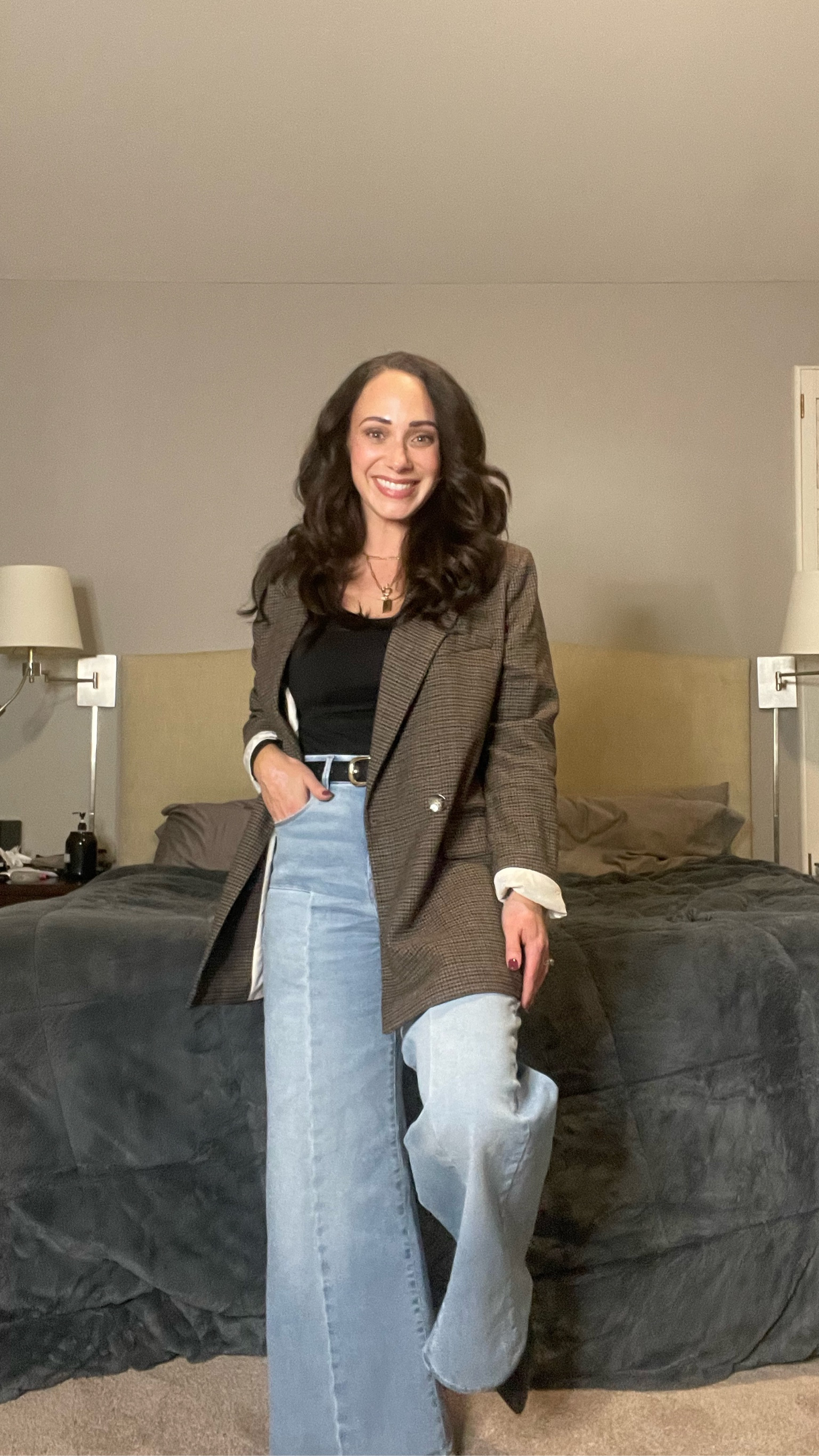 Work wear Wednesday! Loving these wide leg jeans and oversized blazer.

#LTKWorkwear #LTKOver40 #LTKFindsUnder100