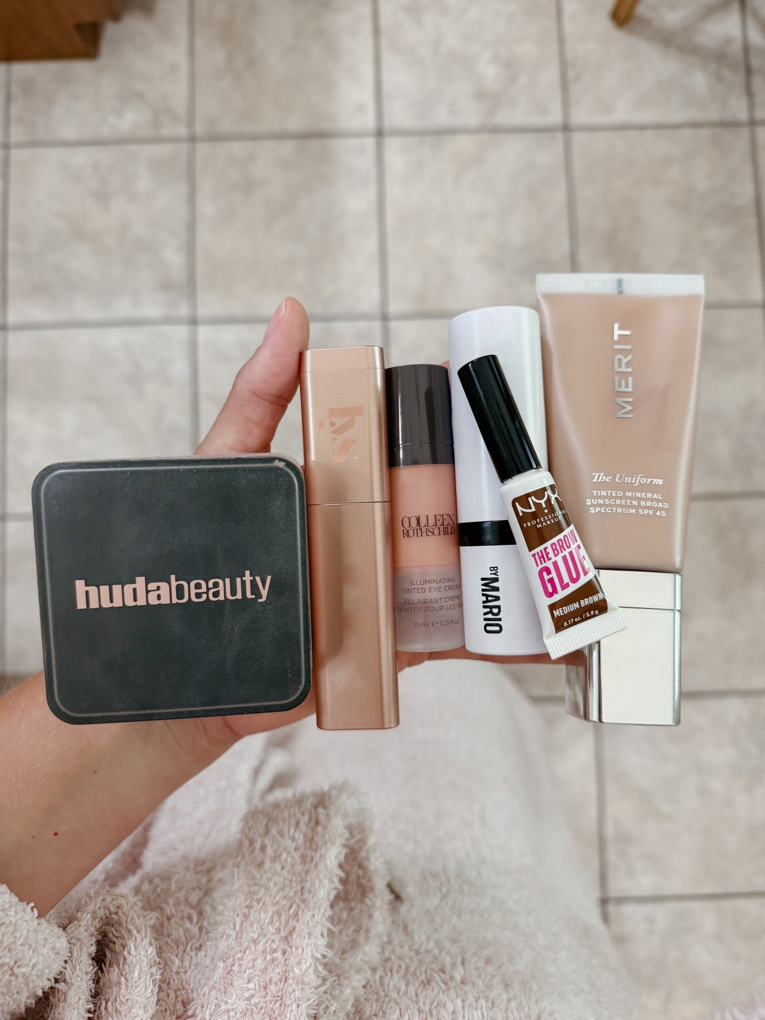 Today’s 5 min makeup as a busy mom. Huda Beauty setting powder, LYS bronzing stick, Colleen Rothschild under eye brightened, Makeup by Mario blush, Merit tinted sunscreen, and NYX brow glue. Gave a glowy look with medium coverage  

#LTKgrwm #LTKselfcare #LTKBeauty