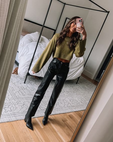 these agolde leather pants pair perfectly with a cropped sweater! 🙌🏻


#leatherpants #casualoutfit #winteroutfit #agolde #outfitideas 

#LTKstyletip