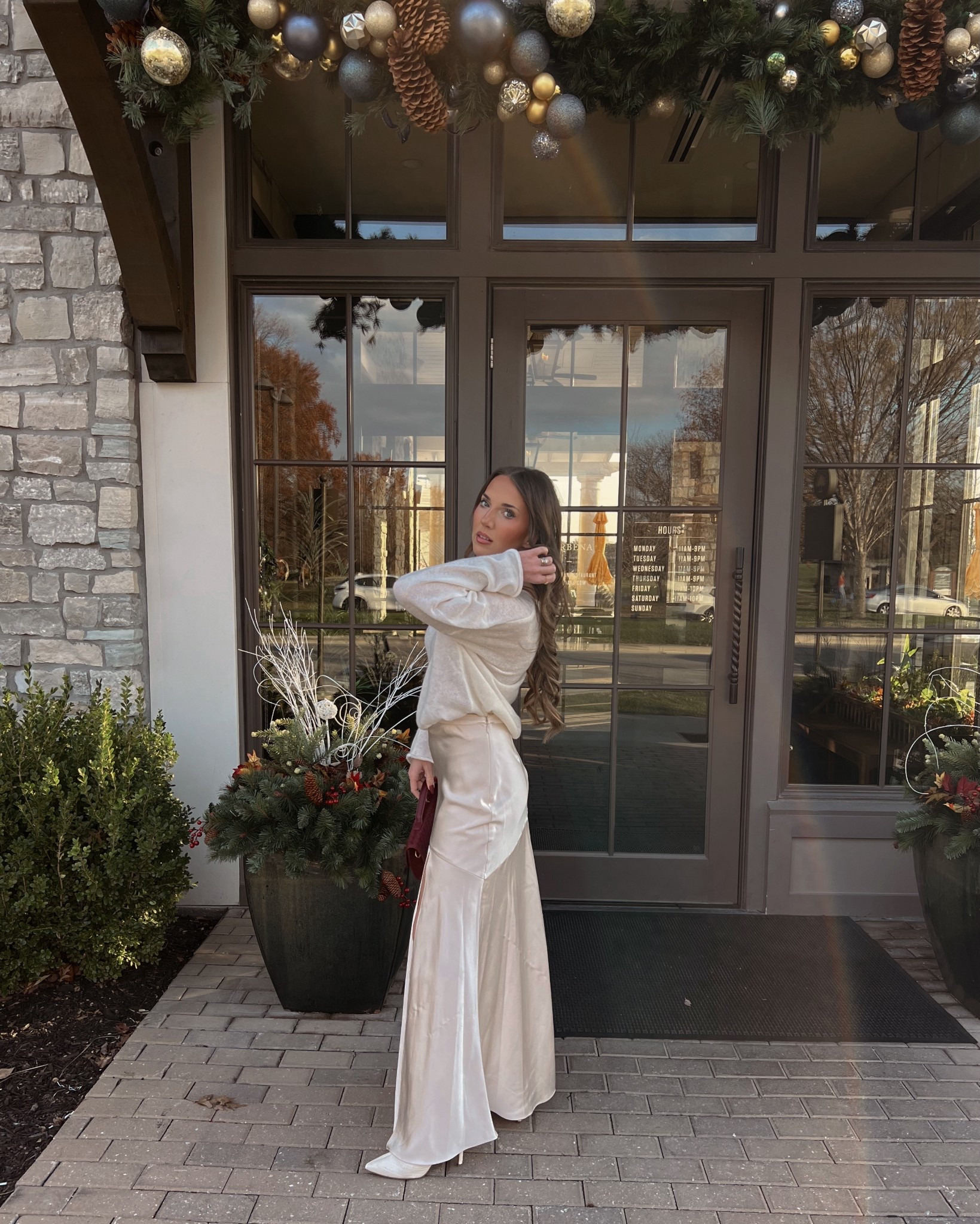 Chic holiday outfit

#LTKHoliday #LTKootd