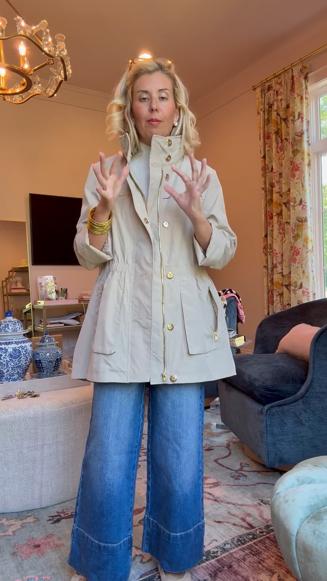 A jacket that you just keep in your car, take with you on trips, wear to sporting events… it’s great =- esp with the hidden zippered hood!

I’m wearing an XS in jacket.

Runs generous!

#LTKdayinmylife #LTKTravel #LTKmomlife