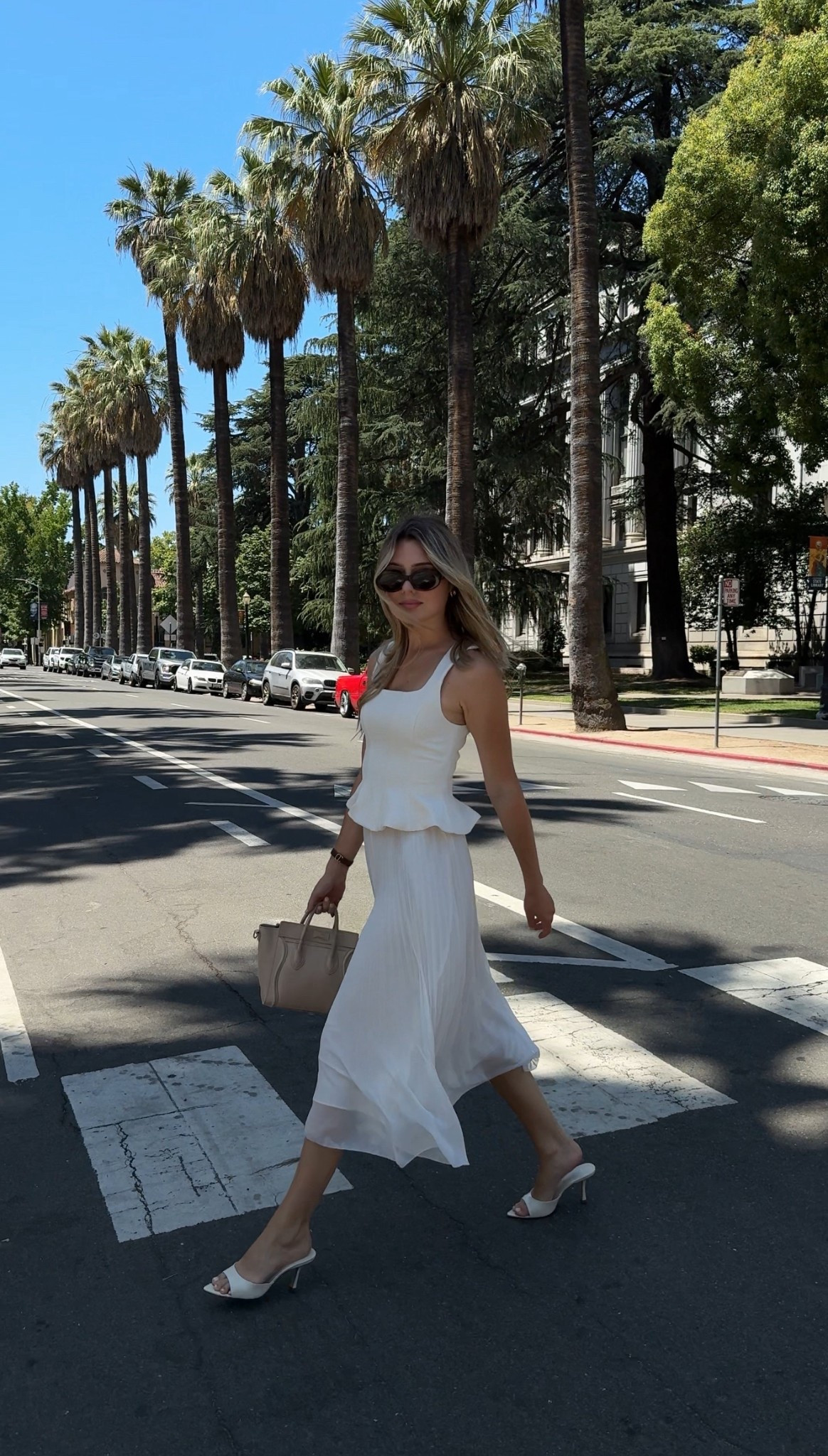 I’m 5’6 wearing xs in both. Shoes are true to size 