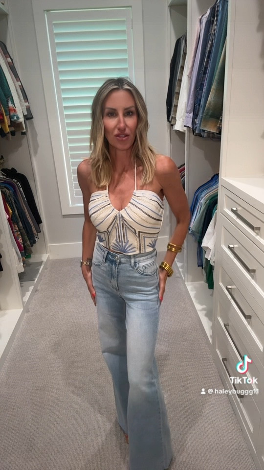 Love this cute top and wide leg jeans! #widelegjeans 

#LTKSaleAlert