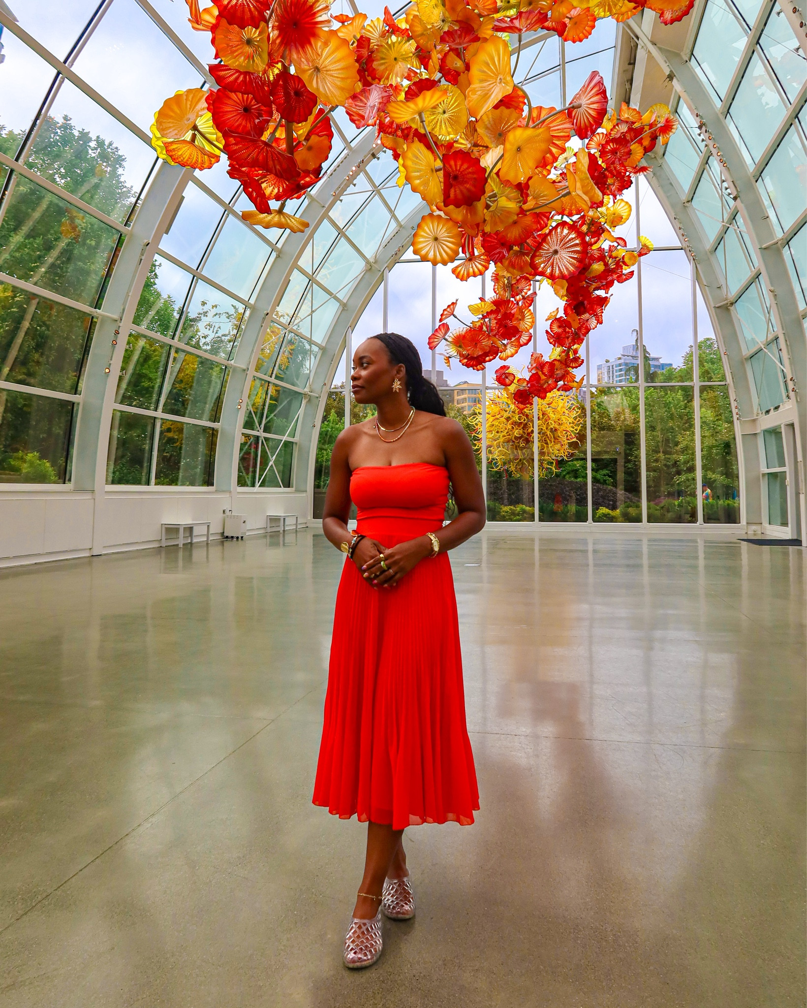 Poppy red is my new favorite. I wore this shirt to my nephew’s graduation then went back to Aritzia to get a matching top ( they have so many styles in this color right now). I chose this simple bandeau because it’s timeless. Ps these Jelly flats are still EVERYTHING. 