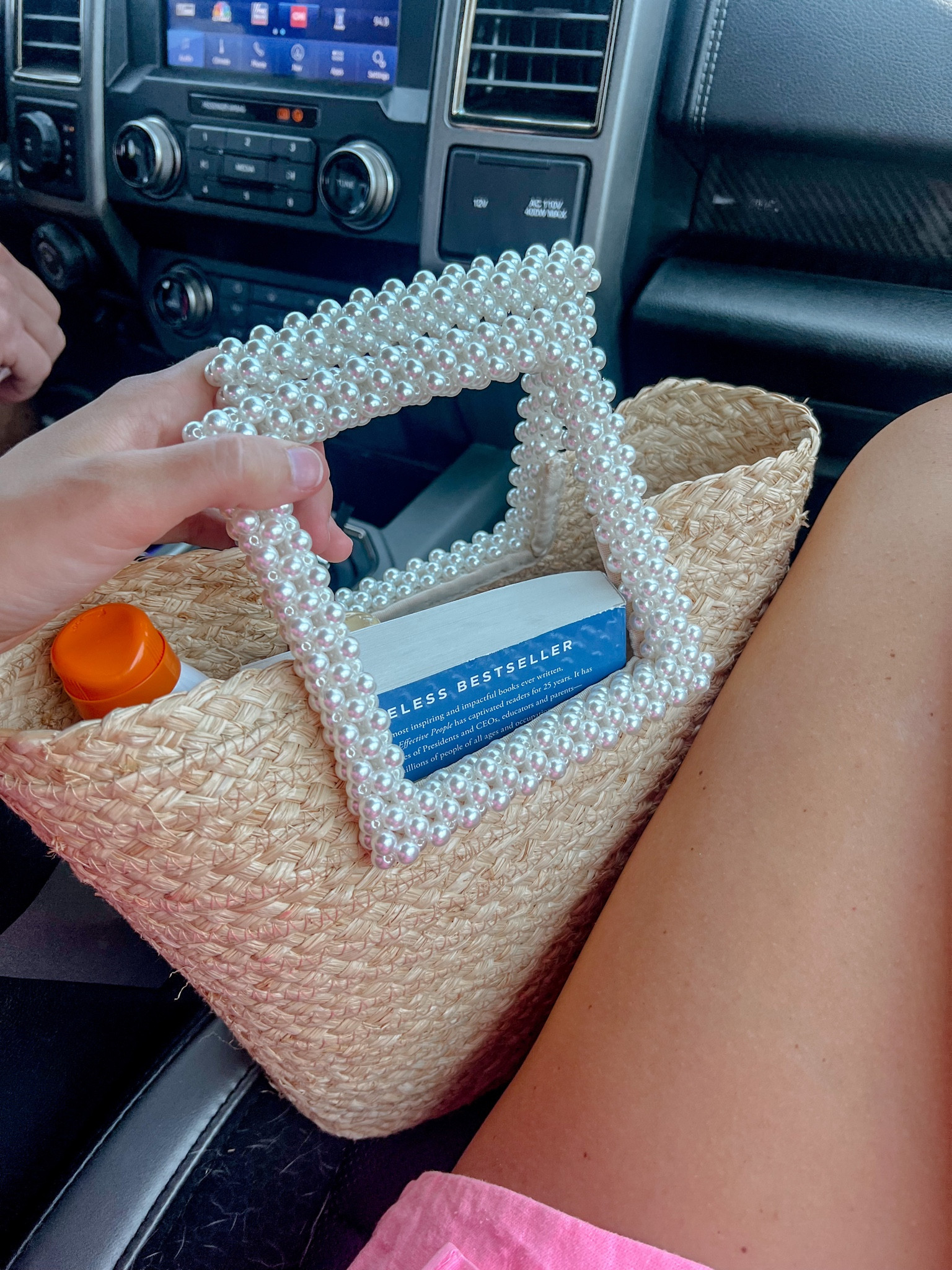 Cute & affordable pearl and rattan pool bag 

Vacation 
Summer 
Beach bag 
Rattan pool bag 
Rattan and pearl bag 
Straw beach bag 
Rattan beach bag 
Vacation bag 
Vacation outfits 

#LTKSeasonal #LTKitbag #LTKunder50