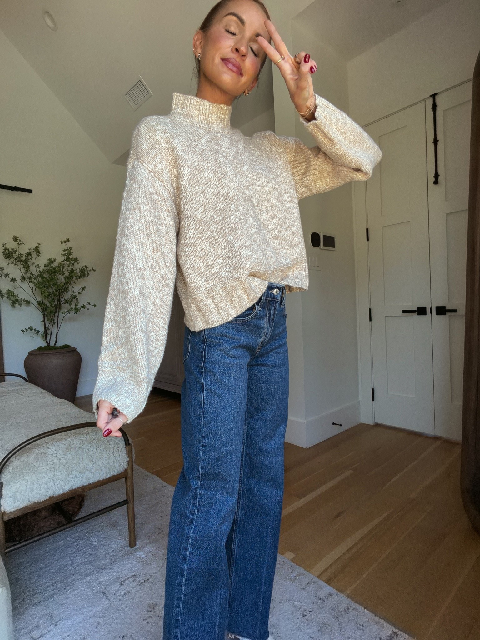 The perfect everyday fall sweater 😍 obsessed with this @abercrombie knit! So easy to dress up or down✨ Paired it with my favorite wide-leg jeans for an easy, effortless look
#abercrombiepartner