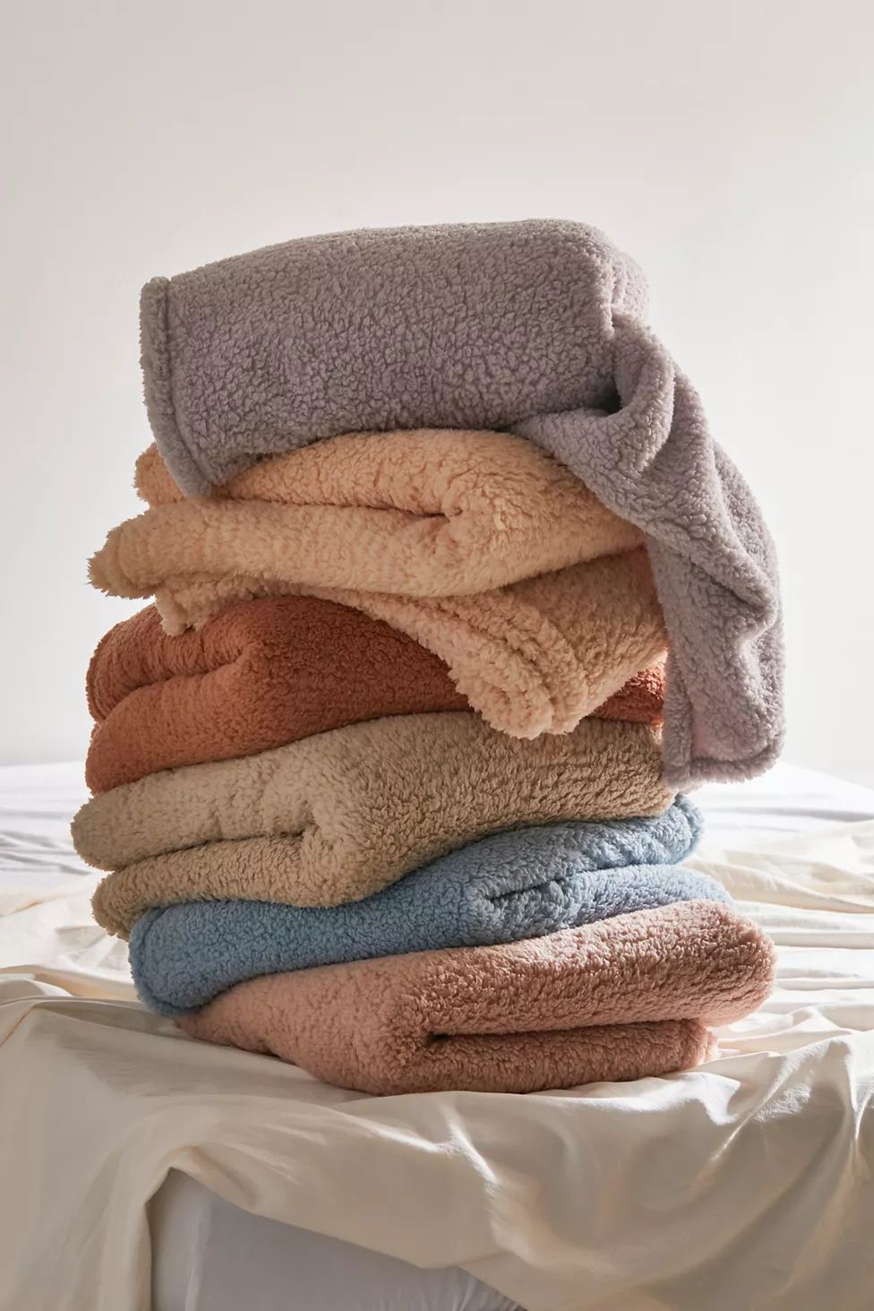 Amped Fleece Cozy Throw Blanket | Urban Outfitters (US and RoW)