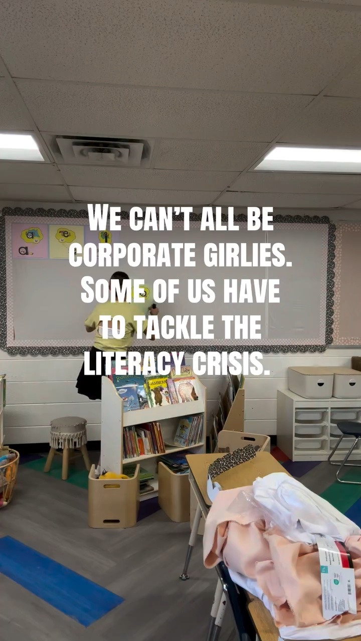 Holding it down in Elementary Town📚🍎👩🏽‍🏫⭐️✨
