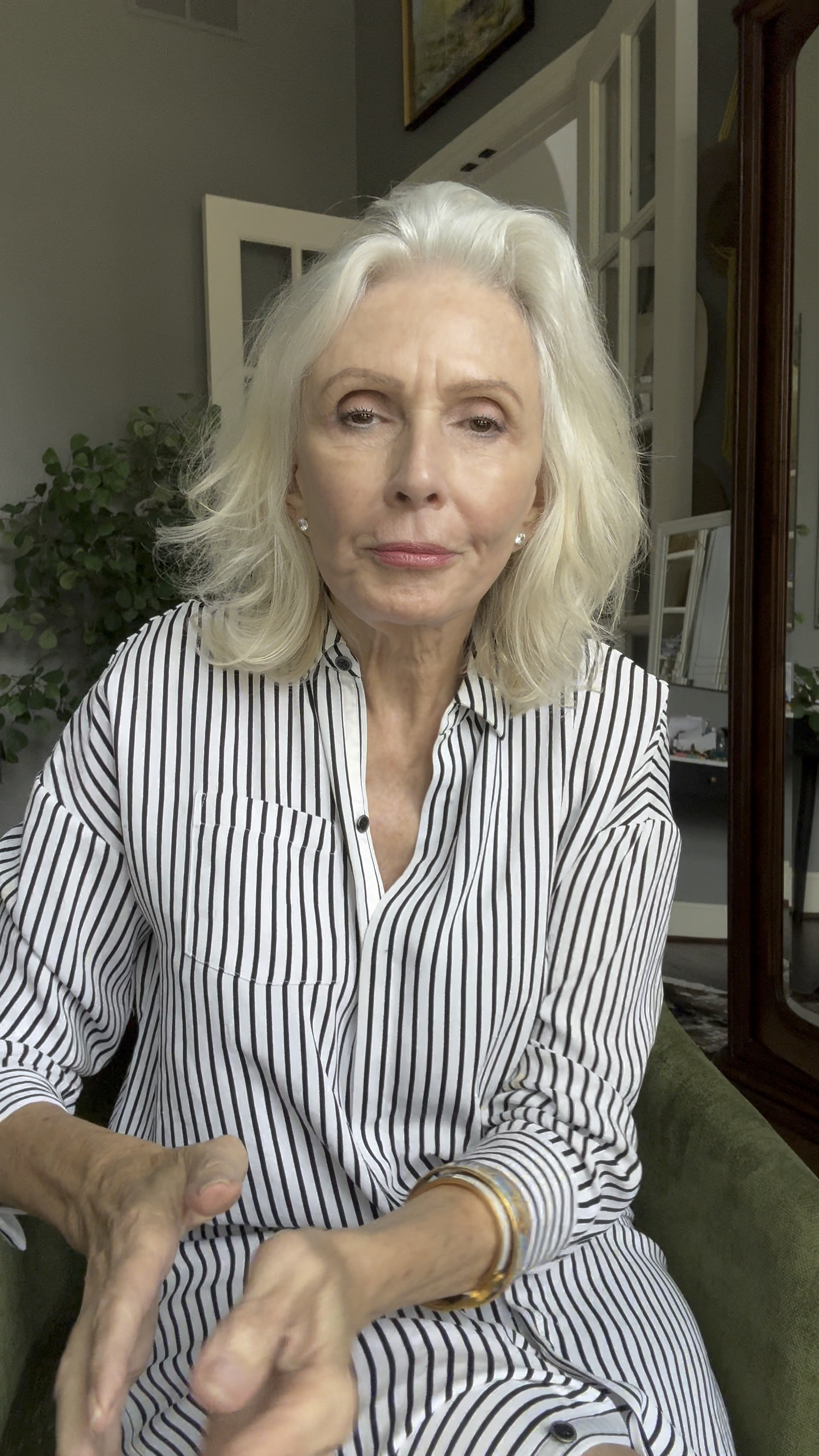 Chunky clunky sneakers with skirts have never been my thing but now I can comfortably and with sophistication wear sneakers with a pretty dress.!  Enter these Ron White sneakers, beautifully constructed made in Italy out of beautiful leathers and light as a feather.
I also posted the original pair I purchased, which has a more sporty style. It’s linked on this LTK somewhere.