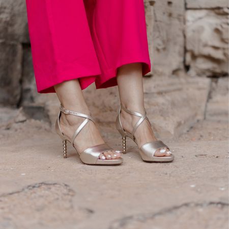 Metallic gold sandals - Martinelli 
Sandalias doradas de fiesta 

#LTKshoecrush #LTKwedding #LTKGiftGuide