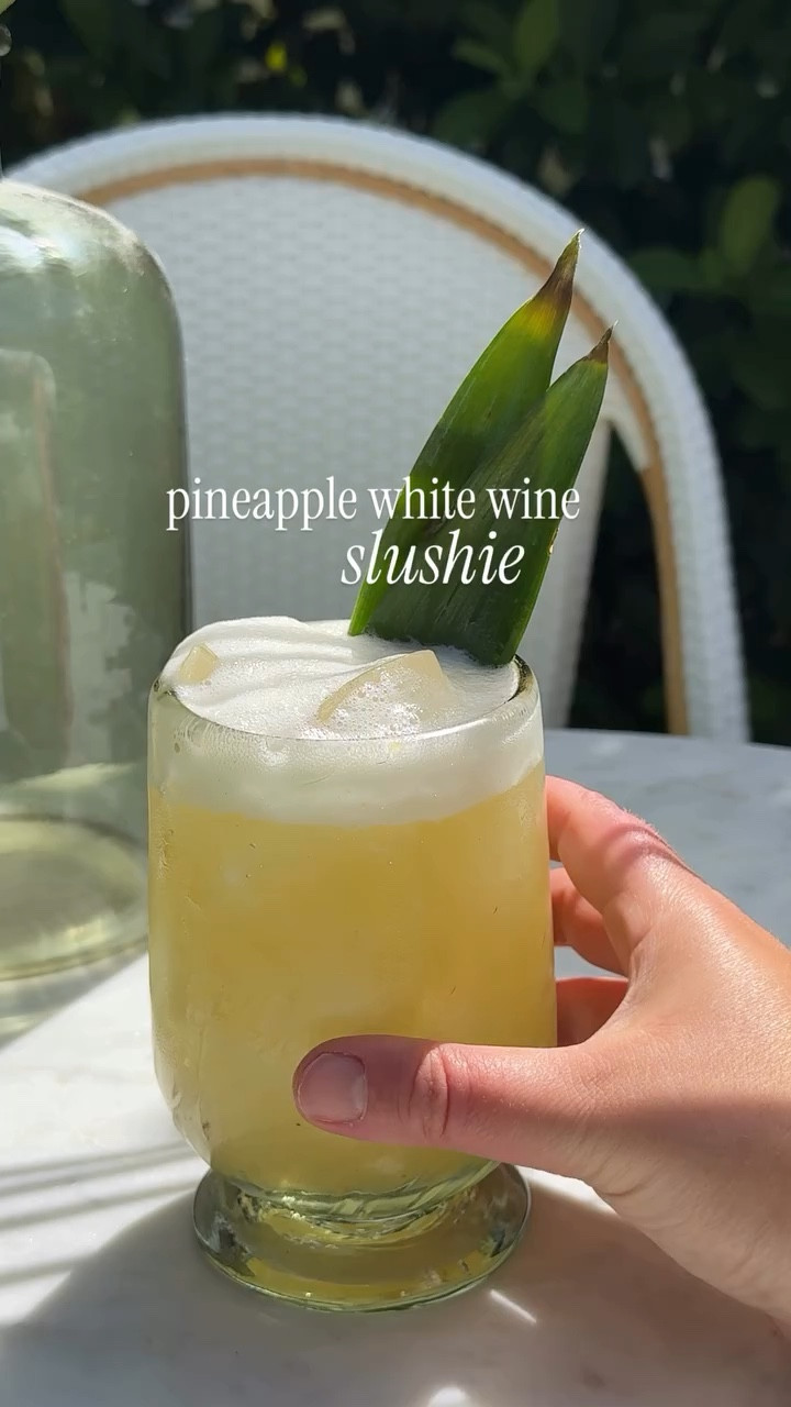 when you’re in charge of pool day cocktails🍍

This recipe makes enough for 2-3 pineapple slushies! If you’re wondering about what white wine to choose, my suggestion would be your favorite Pino Grigio or Sauvignon Blanc🥂
