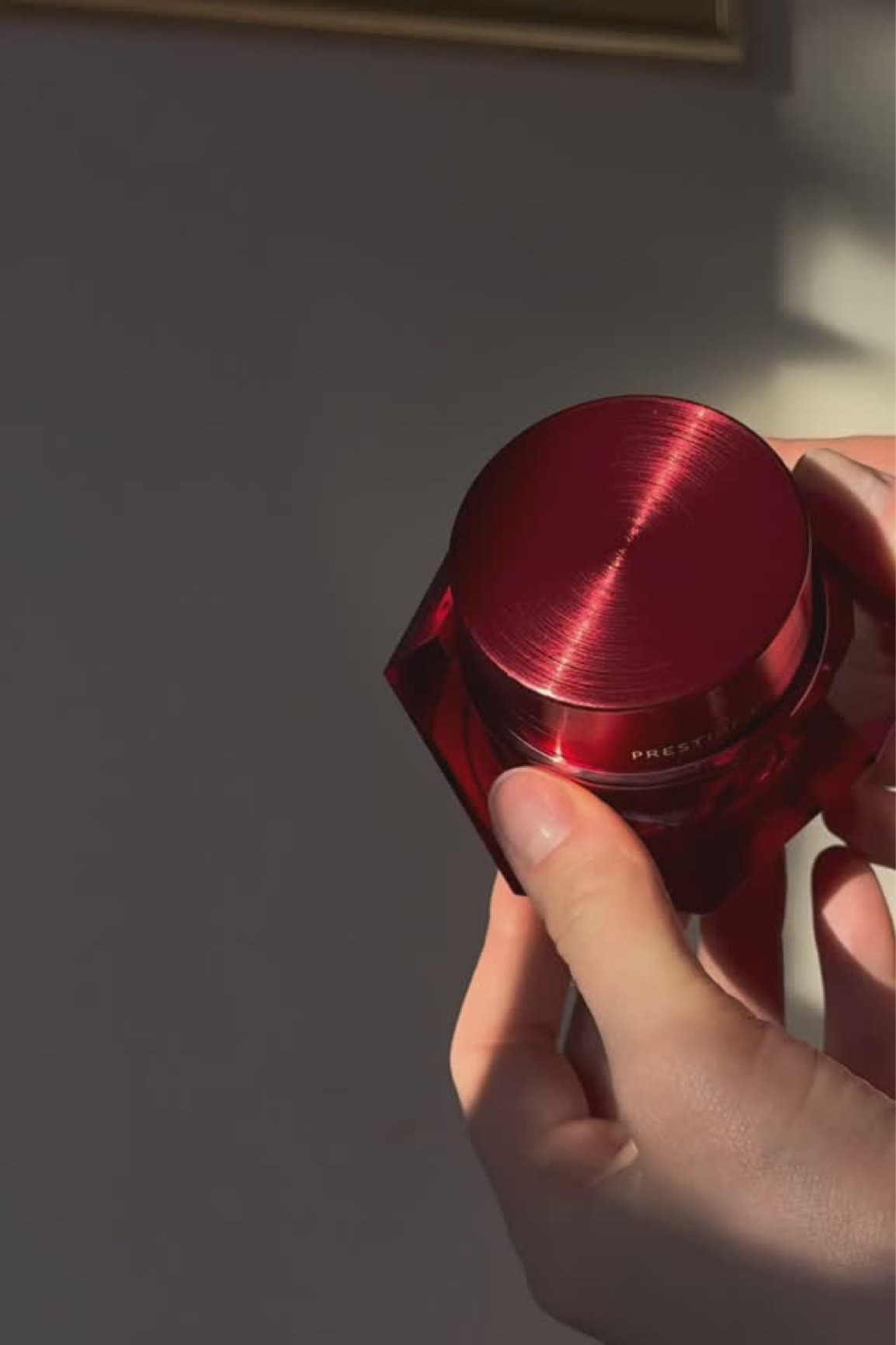 Express You Love with a Red Diamond @itsskin.global 

#valentinegift #valentineday2025 #happyvalentine