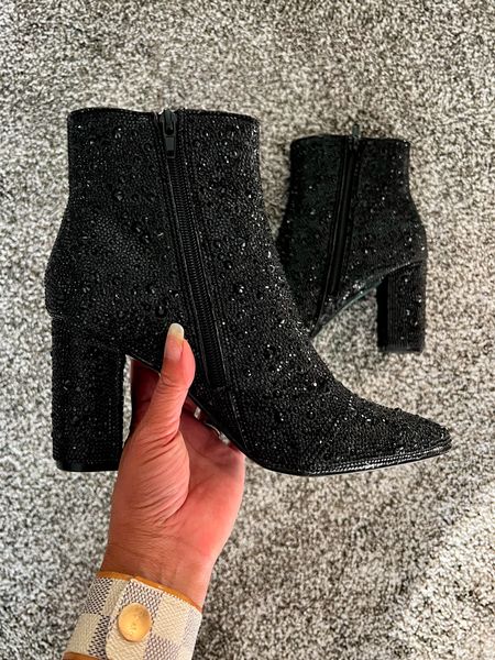 Sparkly boots
NYE boots
Ankle boots
Holiday outfits 

I sized up a half for socks

#LTKstyletip #LTKHoliday #LTKshoecrush