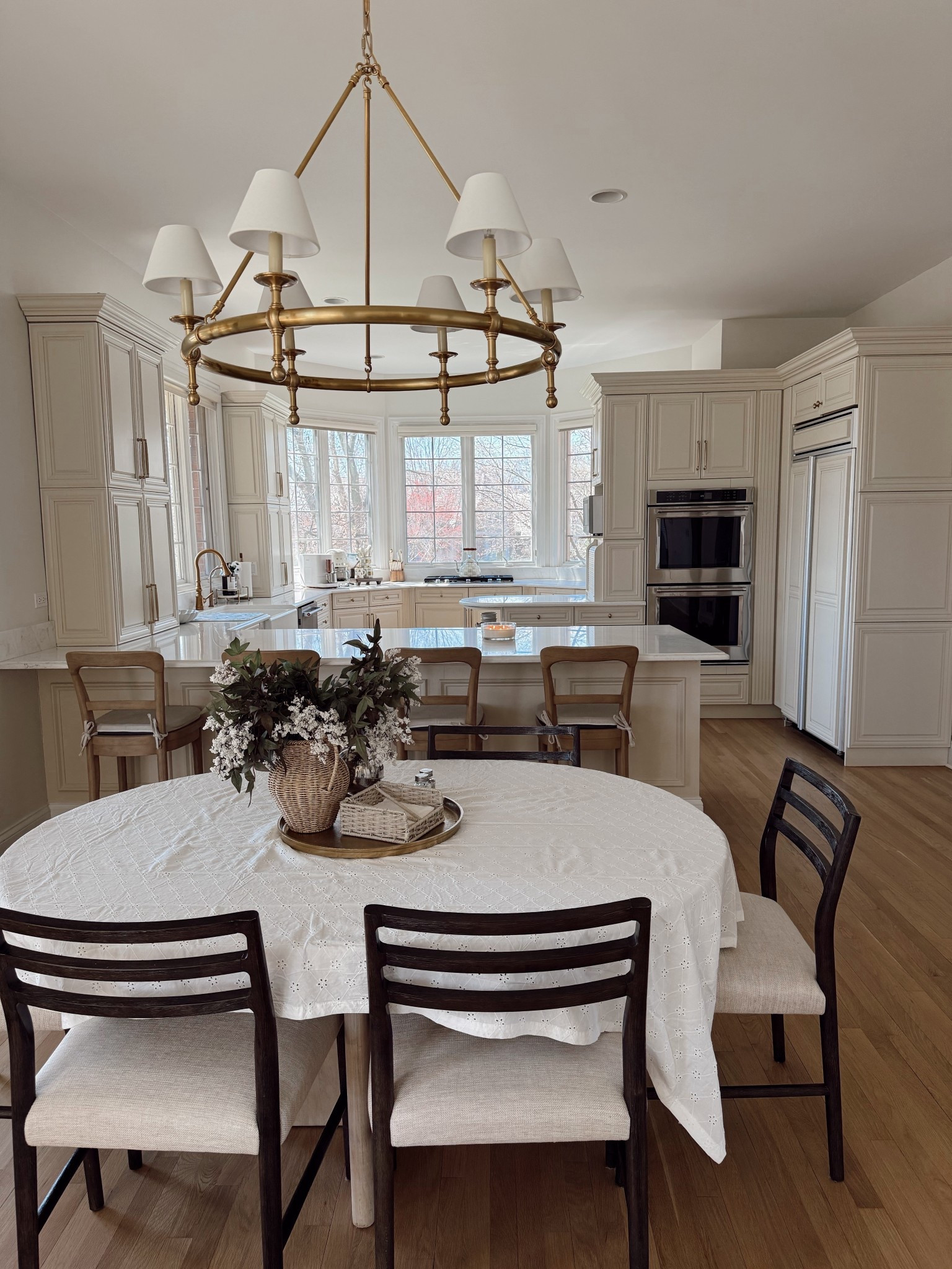 This beautiful eyelet tablecloth is from Walmart!! Wow! Obsessed!

Tablecloth, Walmart find, Walmart favorite 

#LTKSeasonal #LTKTravel #LTKHome