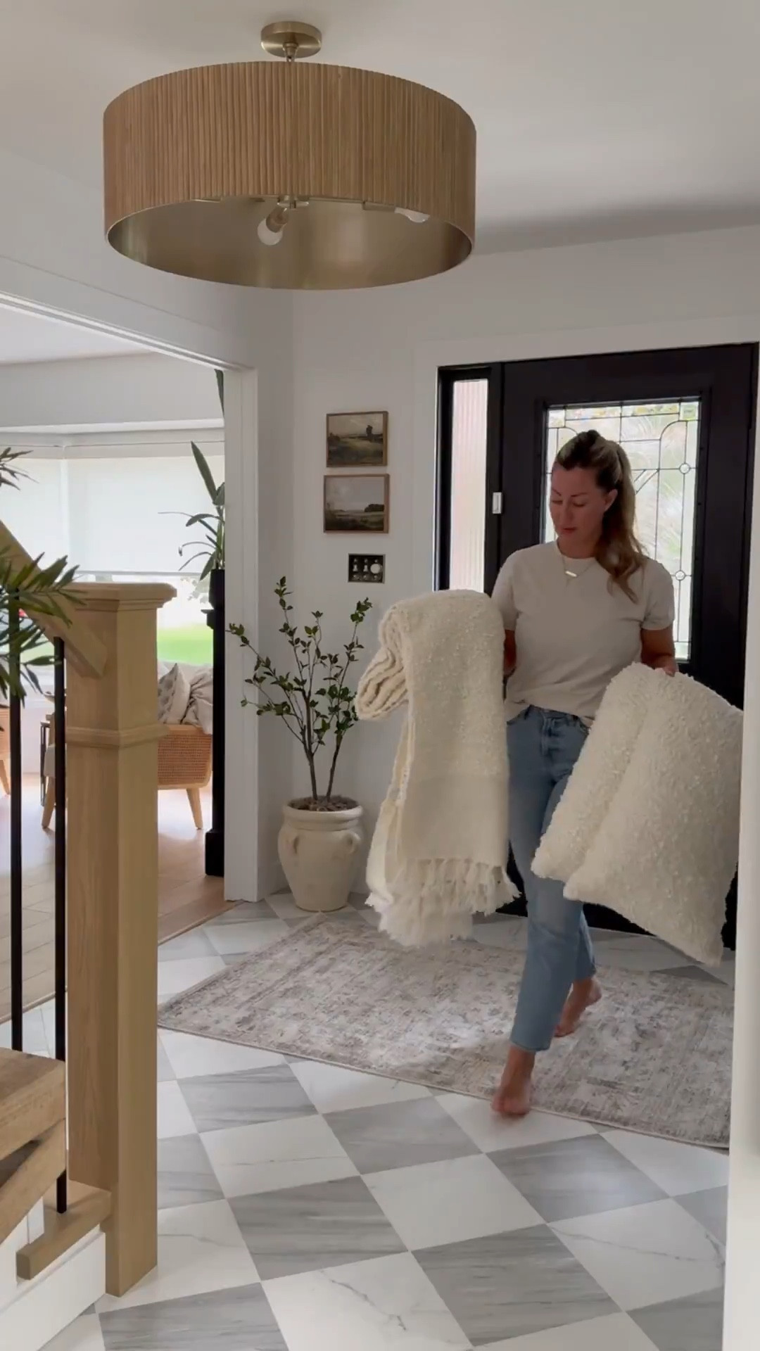 Check out these cozy finds🫶🏼

#boucle #throwpillow #throwblanket #cozyhome 

#LTKHome