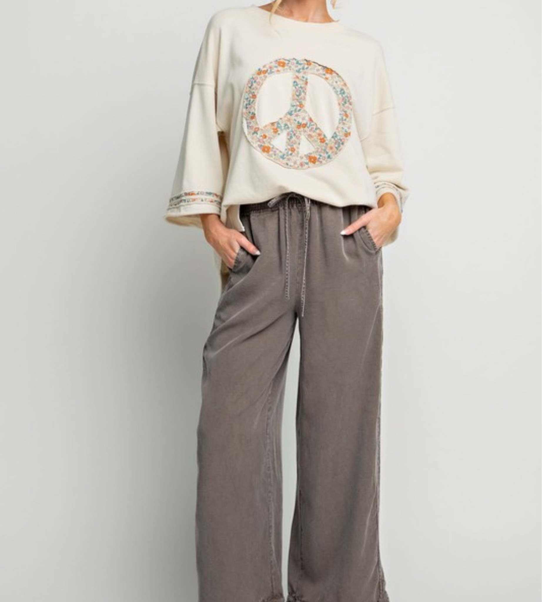 New in the shop , available in 2 color, ash and camel , super comfy drawstring Tencel pants

#LTKtravel #LTKworkwear #LTKstyletip