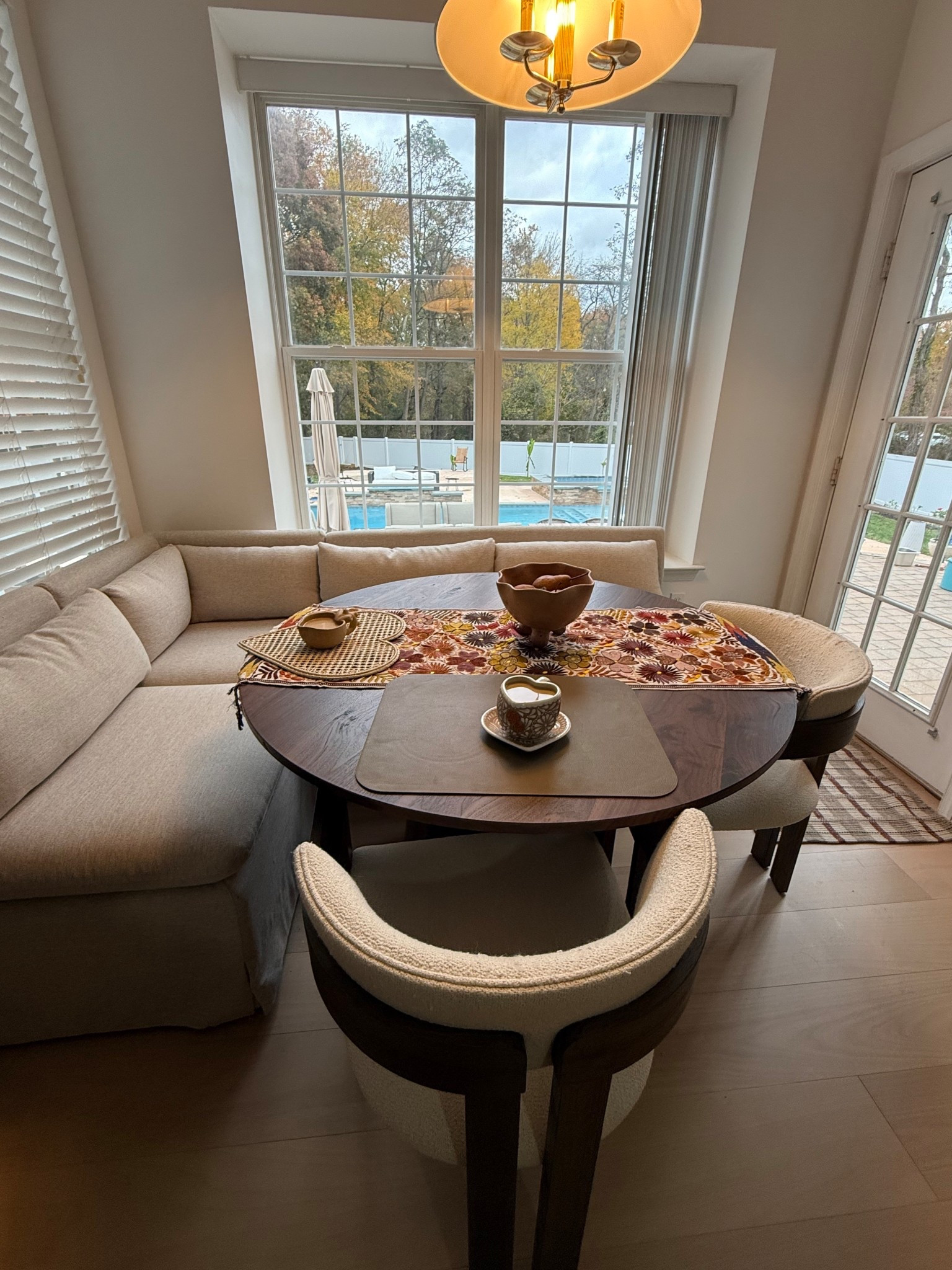 Breakfast Nook 🤎

#LTKHome #LTKHoliday