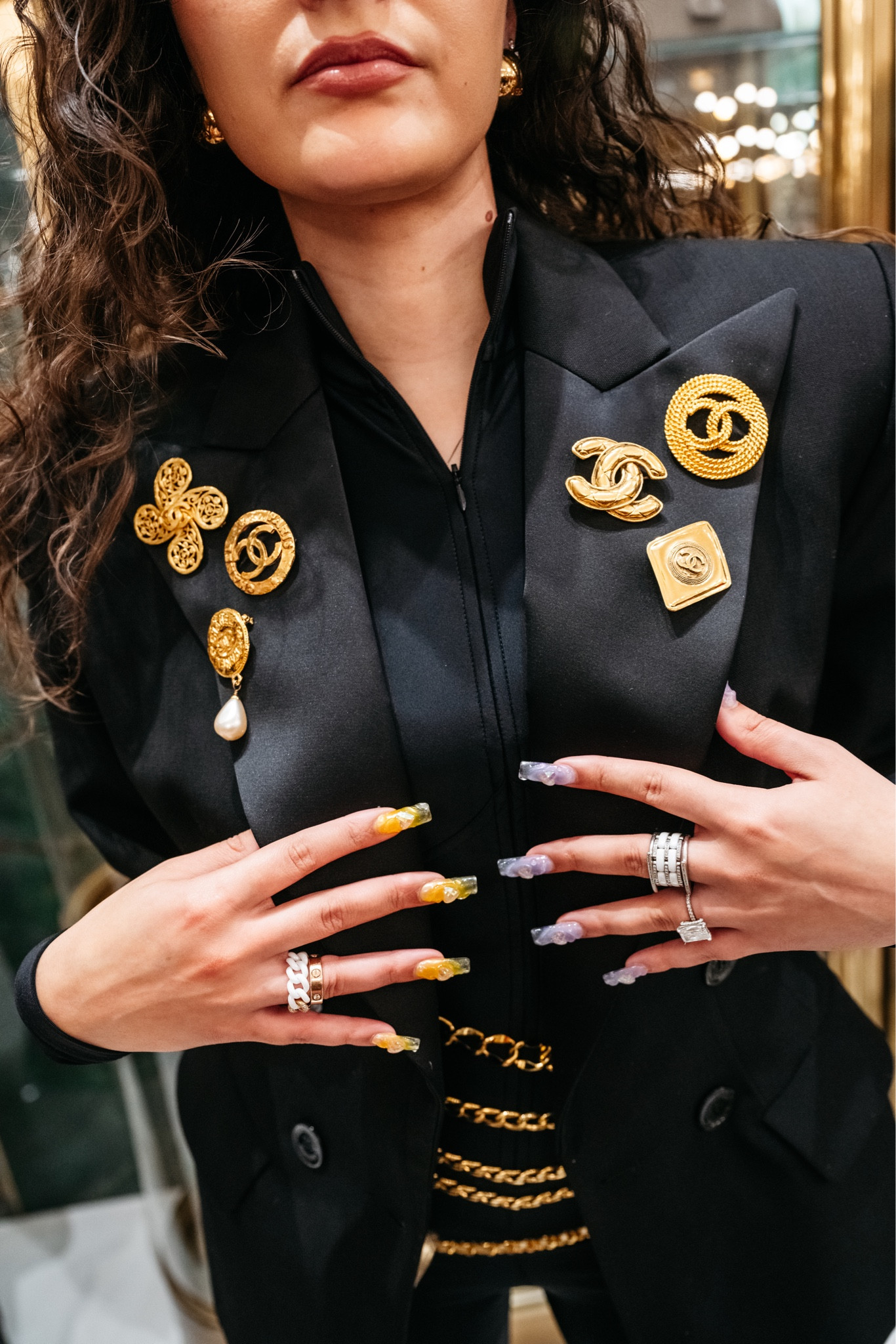 Blazer, bodysuit, belt, brooches in gold

#LTKeurope #LTKstyletip #LTKSeasonal
