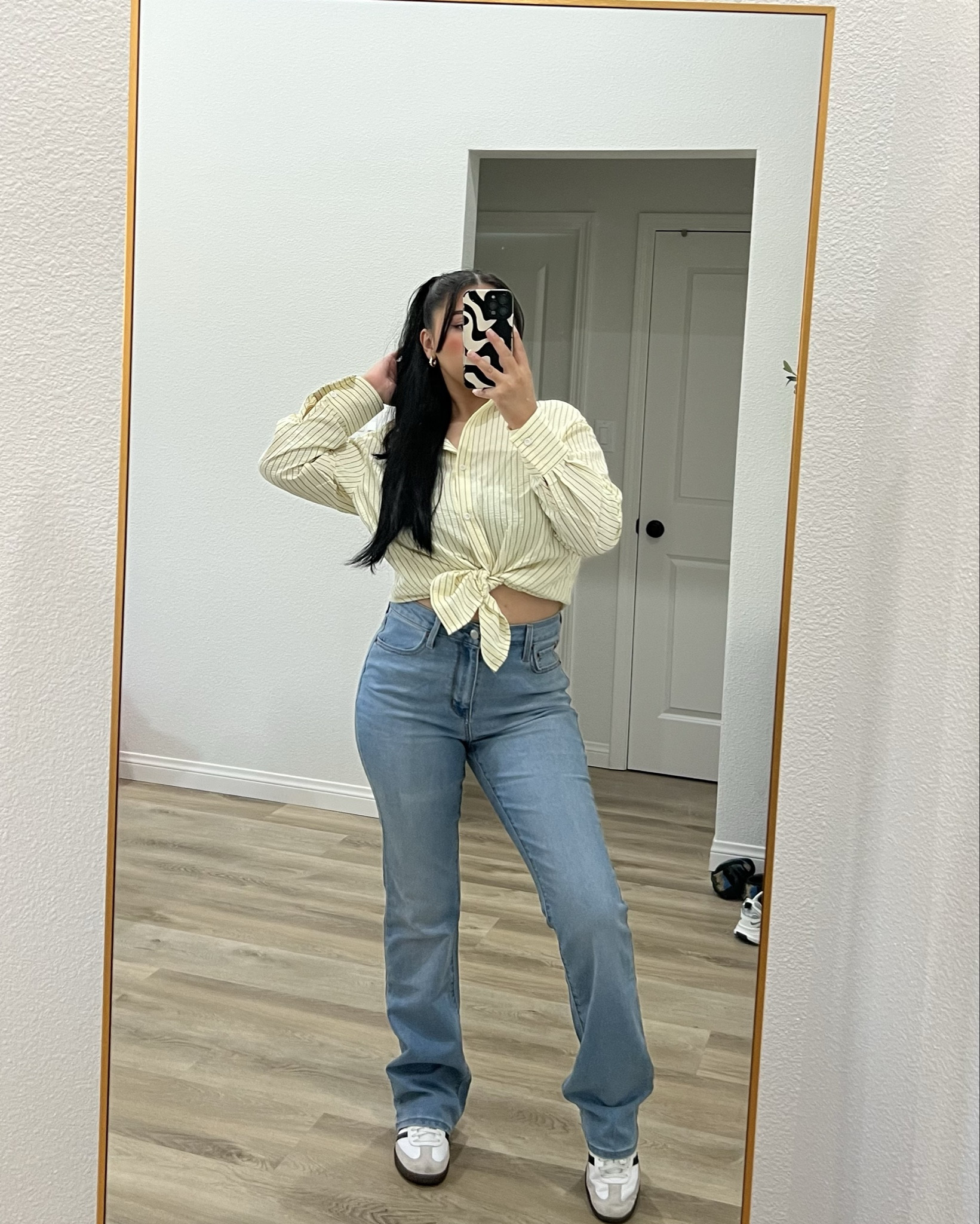 The stretchiest jeans! Got my normal size🫶🏼✨

#LTKgrwm #LTKootd #LTKFindsUnder50