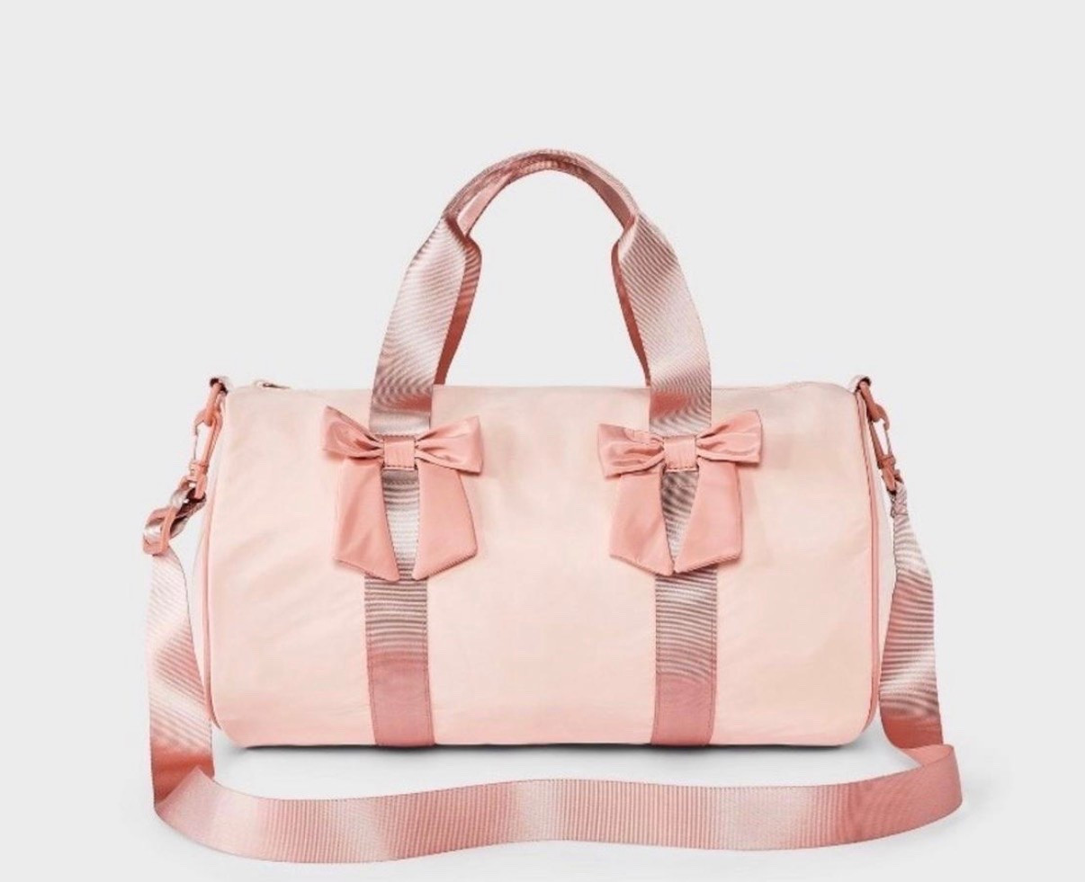 Girls - duffel bag; such a cute gift idea! 


@Target  #giftforgirls #under20 #sleepover #duffelbag

#LTKKids