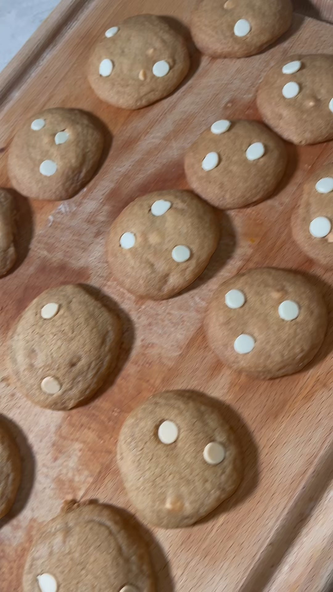 throwing it back to this white chocolate chip bake from last year… still my go-to for festive treats! 🎄🤍 #stylebyemmanuela 

baked it with my sister, so consider this your reminder that a cozy bake night is always a cute activity idea at home 🤏🏾

if you want the tools, trays, and ingredients, they’re all on my LTK — comment “COOKIES” for the link! 🍪✨
.
.
.
#ltkholidaystyle #fortheloveofbaking 

#LTKholiday #LTKdatenight #LTKwinter