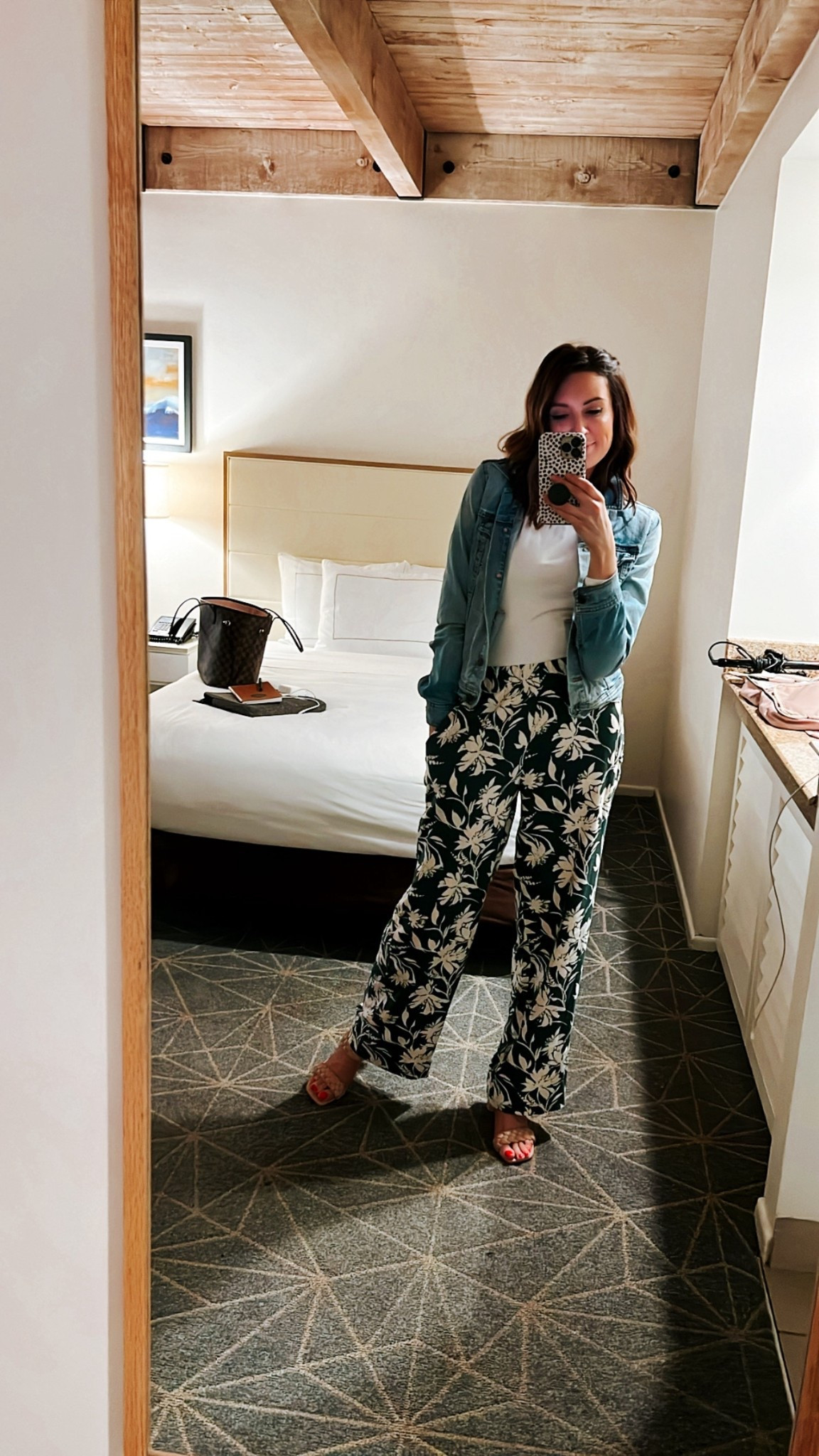 floral pants and denim jacket for an Arizona dinner date 

#LTKootd #LTKFindsUnder100 #LTKFindsUnder50