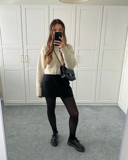 Ways to wear black tights 🖤

This has been one of my favourite workwear looks lately. 

My cardigan is from Zara.



#LTKSeasonal #LTKstyletip #LTKGiftGuide