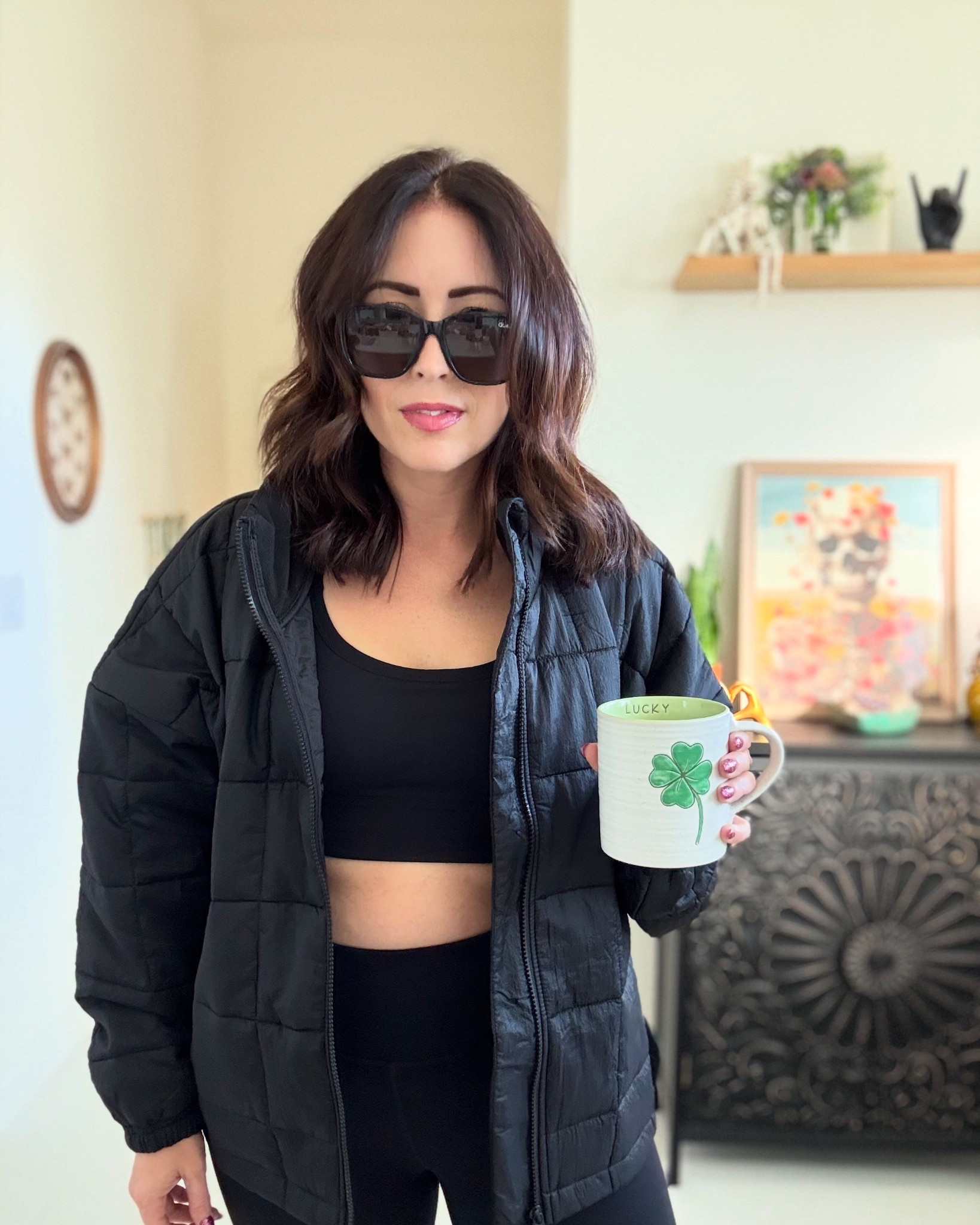 Thursday vibes in my @fabletics 🖤☕️.
.
.
.
.
.
#floridainfluencer #floridainfluencers #floridacontentcreator #floridacontentcreators #fabletics #workoutattire #athleticapparel #womensworkwear #myfabletics #moveinfabletics #thursdaymood 

#LTKMidsize #LTKU #LTKActive