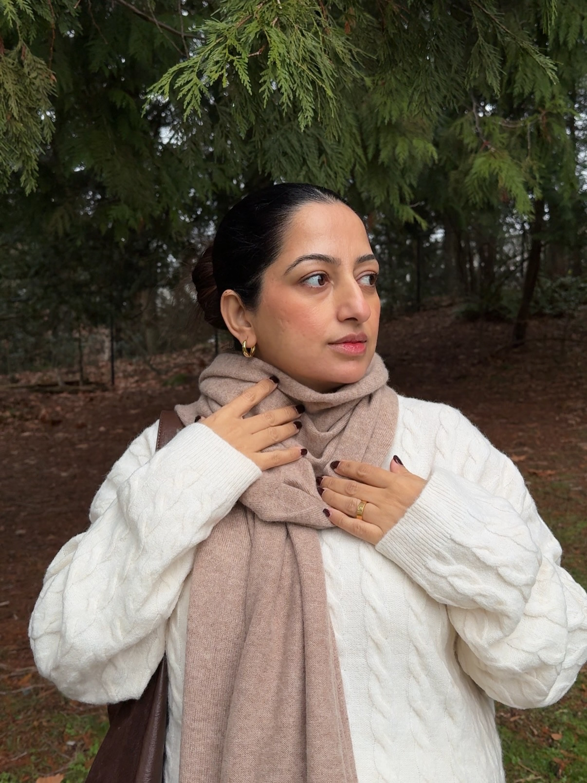 wrapped in knits and comfort 🧣

.
.
#hm #amazonfinds #amazoninfluencerprogram #brownsshoes #uggseason