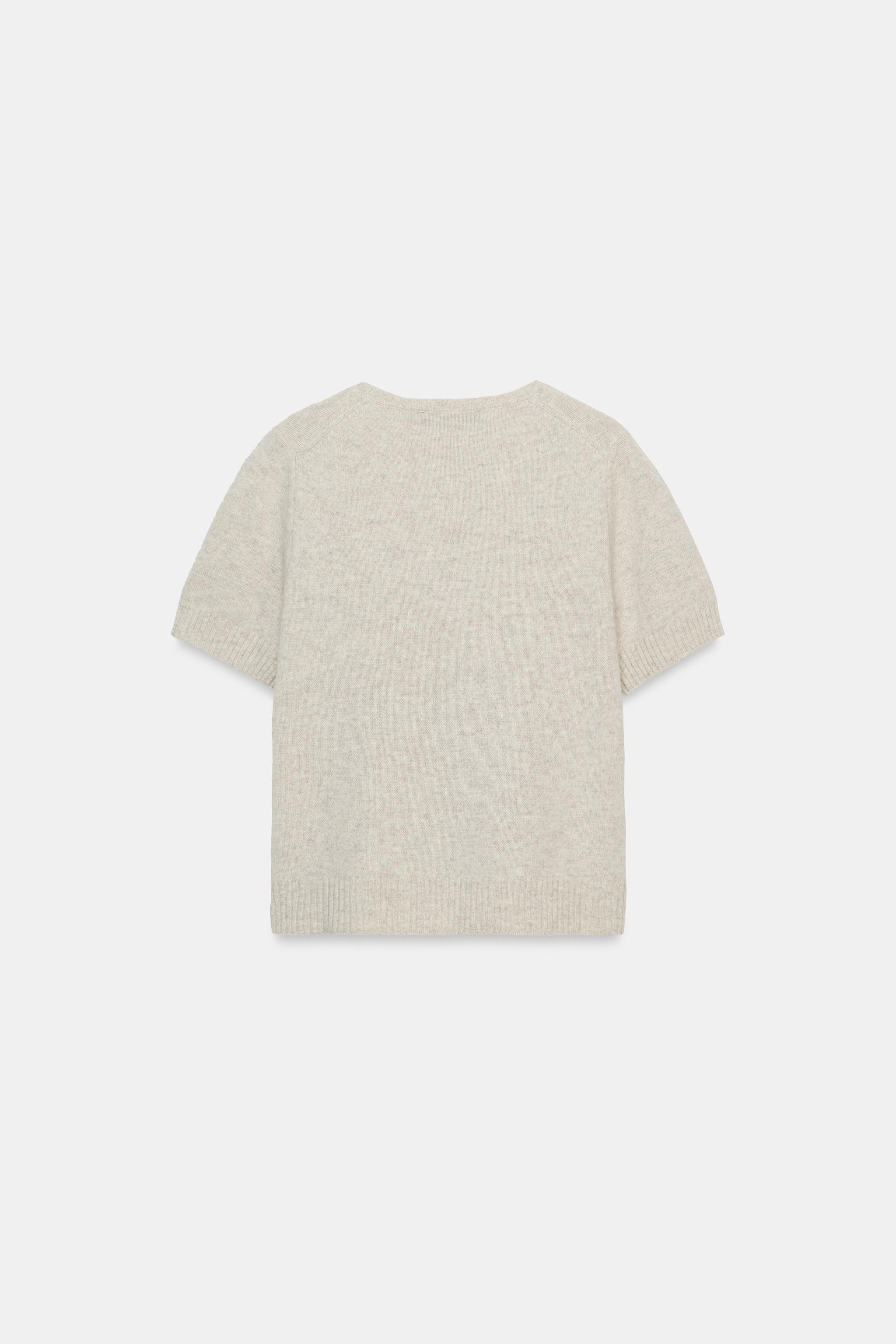 Jumper with main fabric made from 100% wool yarn. Features a round neck and short sleeves, with r... | Zara FR