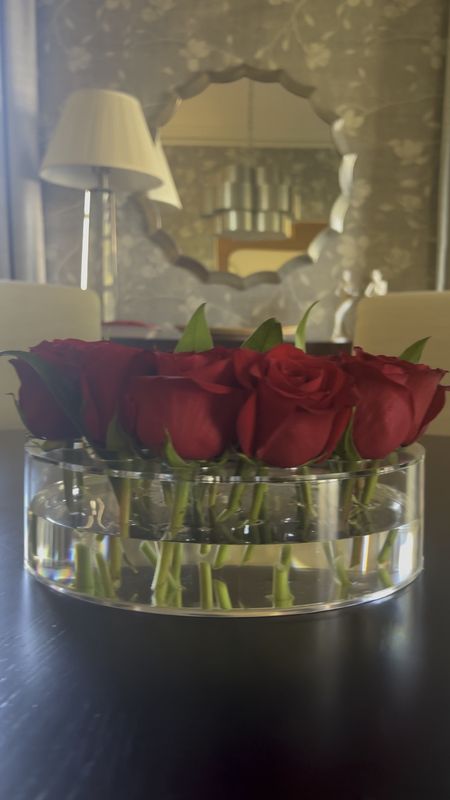 The easiest holiday centerpiece idea from Amazon!

Amazon home finds, vase, centerpiece, dinner party, Christmas decor, holiday season, hostess gift

#LTKHoliday #LTKhome #LTKparties