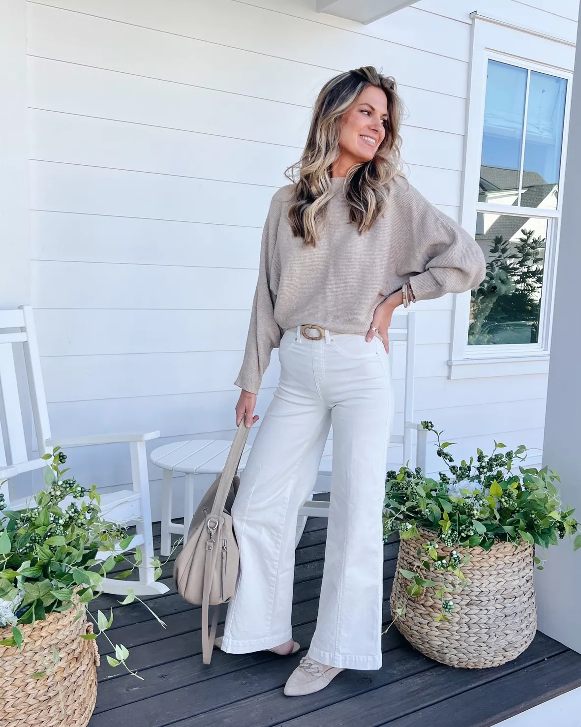 White Wide Leg Pants with Floral Blouse Outfits (2 ideas & outfits