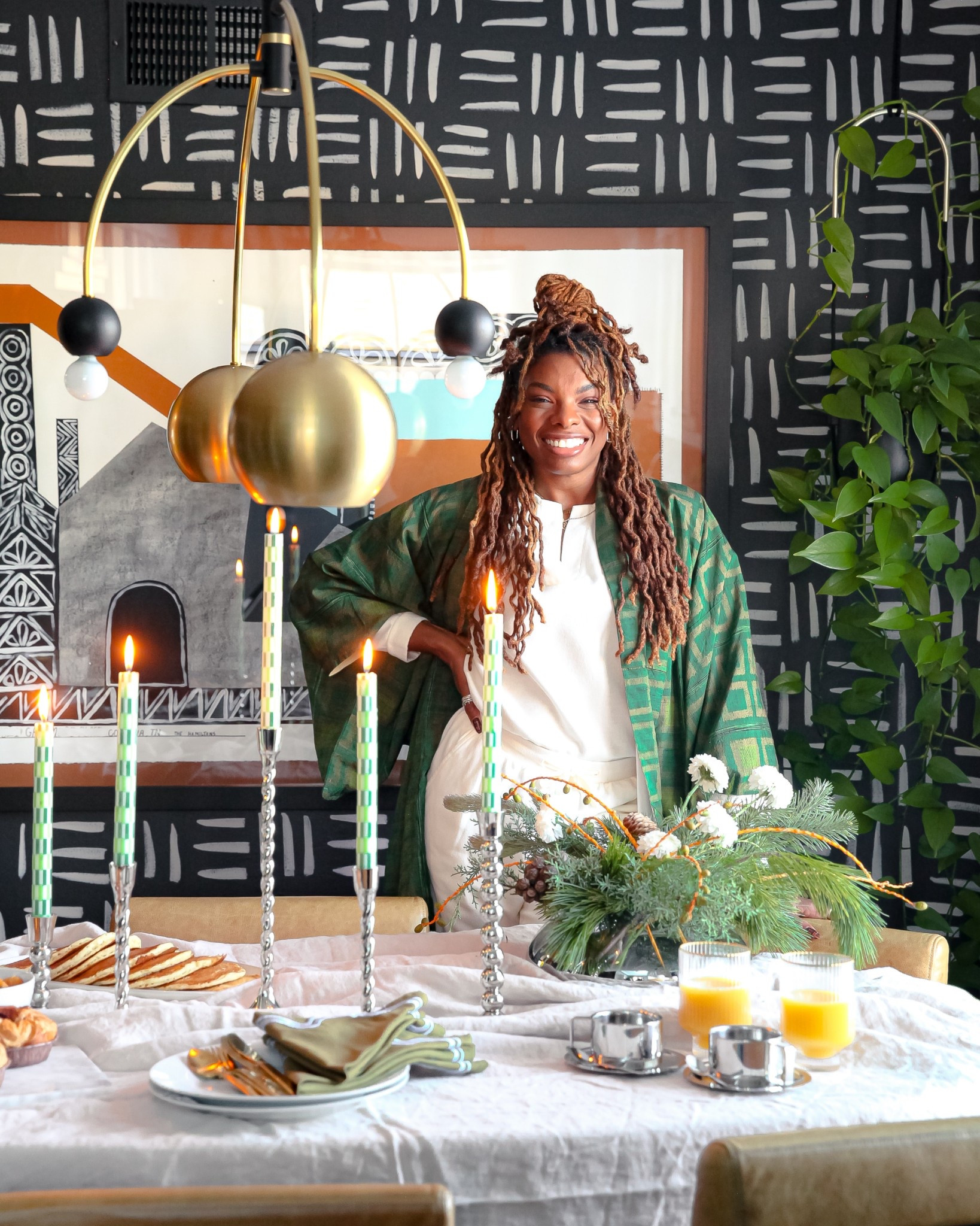 A Modern Holiday Tablescape 

#homedecor #holidaytablescapes #holidaydecor 

#LTKHome #LTKmomlife #LTKHoliday