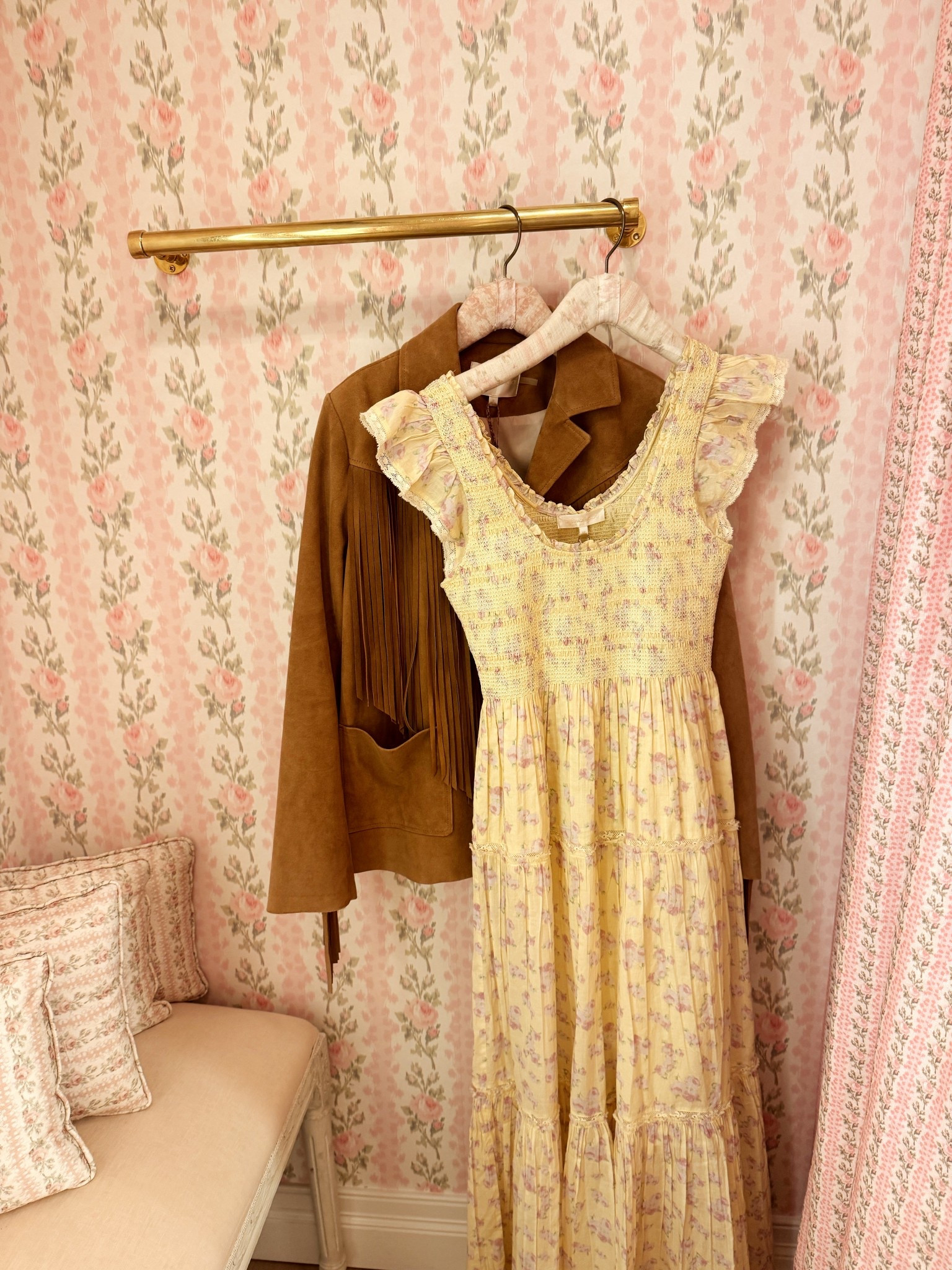 The prettiest floral dress/ tts. Beautiful print. 