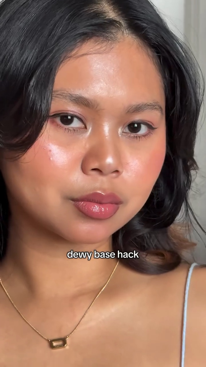 If you’re not using this first spray serum yet, what are you doing?! 🙈🫣 @dalba_global 

#fyp #softglam #dalba #firstsprayserum #dewymakeup #dewylook #makeuphack #makeuptipsandtricks #makeupbase #cleangirlmakeup #cleangirl #makeuplooks #ugcbeauty #foryou