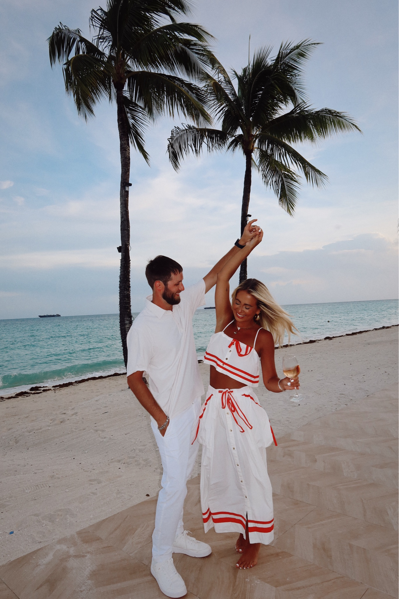 🦞🤍✨🍷🌙 

#LTKSeasonal #LTKTravel #LTKSummerSales