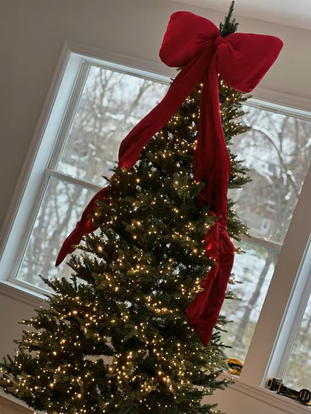 Unpopular opinion… I did not love the Home Depot tree 😅 Returned it and switched to the Walmart My Texas House one instead! The big red bow is from Kirkland’s ❤️ Finishing decorations this week but I’m already obsessed ✨🎄
#ChristmasDecor #TreeUpgrade #HolidayHome #MyTexasHouse #FestiveFinds