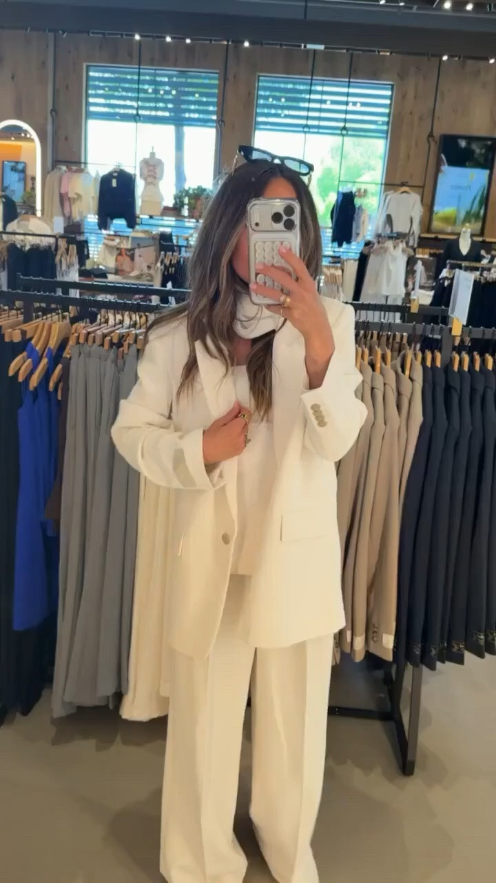 My favorite Aritzia blazer!! 

Aritzia blazer, workwear style, wardrobe staples

#LTKOver40 #LTKootd