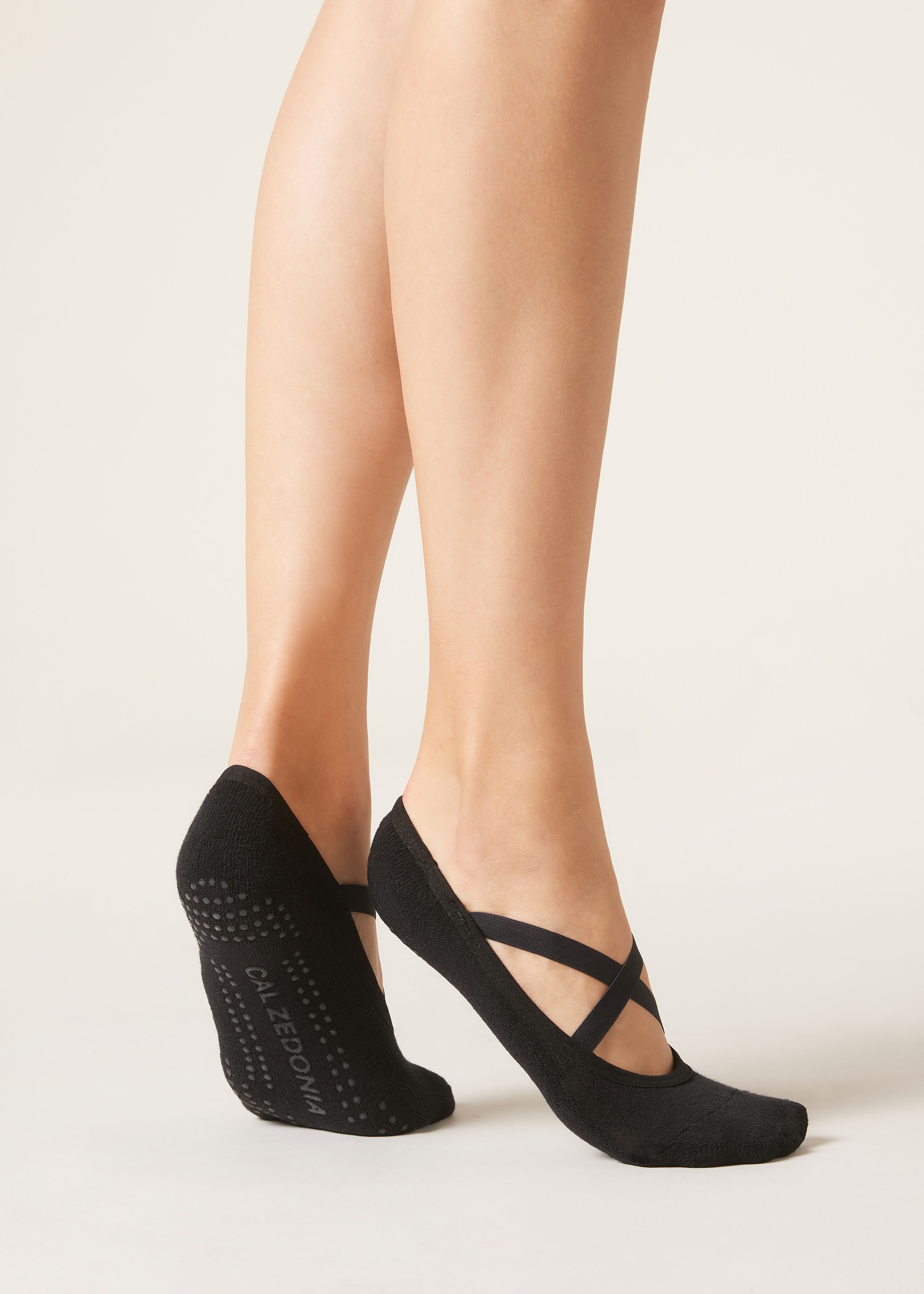 Pilates Non-Slip Socks with Crisscross | Calzedonia US