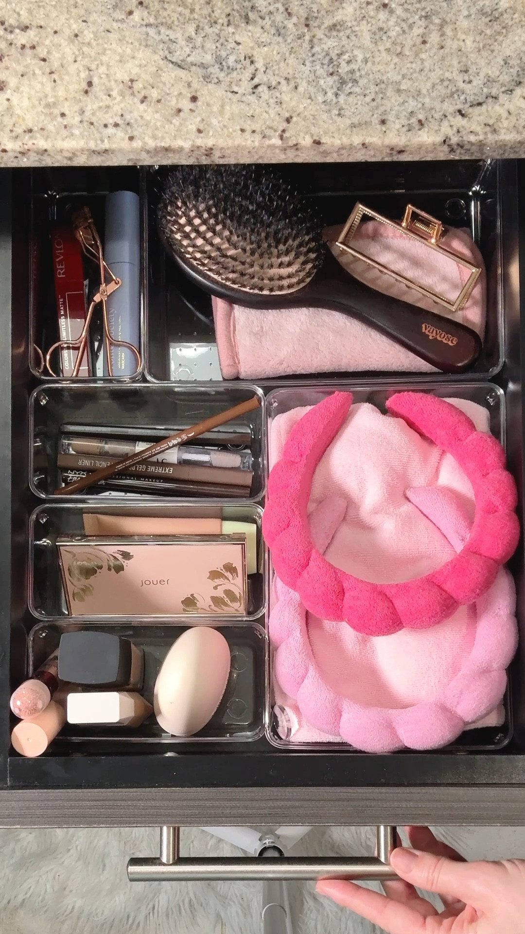 These organization bins are perfect for your small accessories 💗☺️ comment LINK and I’ll dm you a link to them!! 🔗💕



#LTKSaleAlert #LTKHome #LTKWatchNow