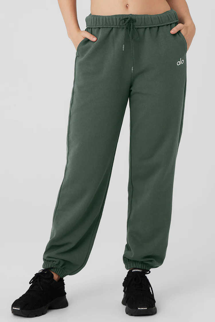 Accolade Sweatpant | Alo Yoga