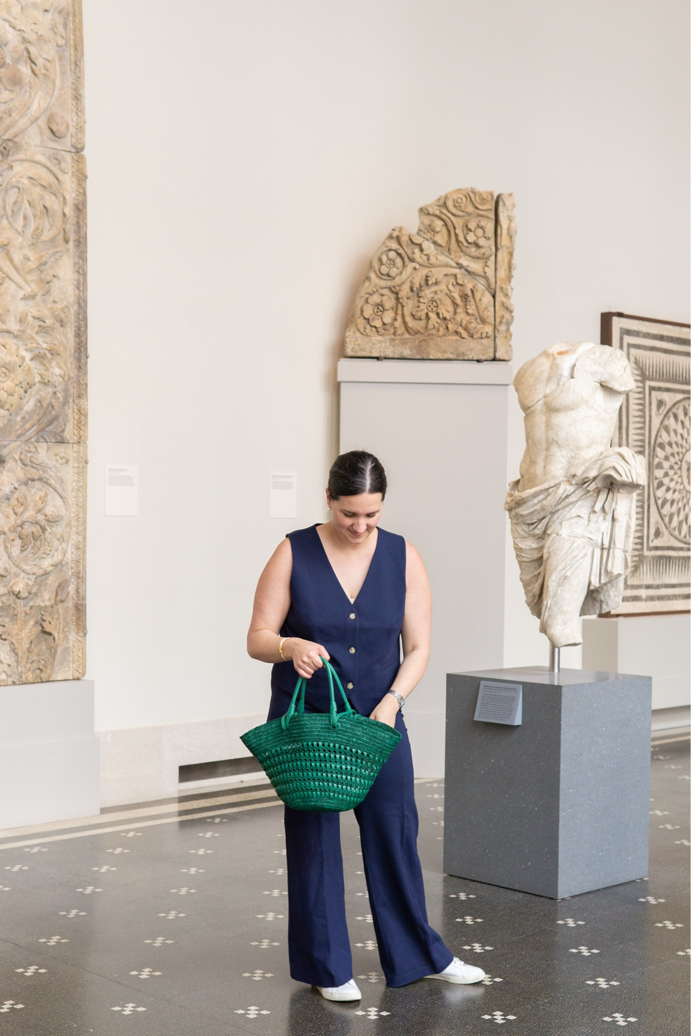 Loving an all Navy outfit for exploring the MET. @loft

I’m wearing:
LOFT Navy Vest (Size Large)
LOFT Wide Leg Pants (Size Large)
White Veja Sneakers
Sézane Justine Handbag



#LTKTravel #LTKMidsize #LTKFindsUnder100