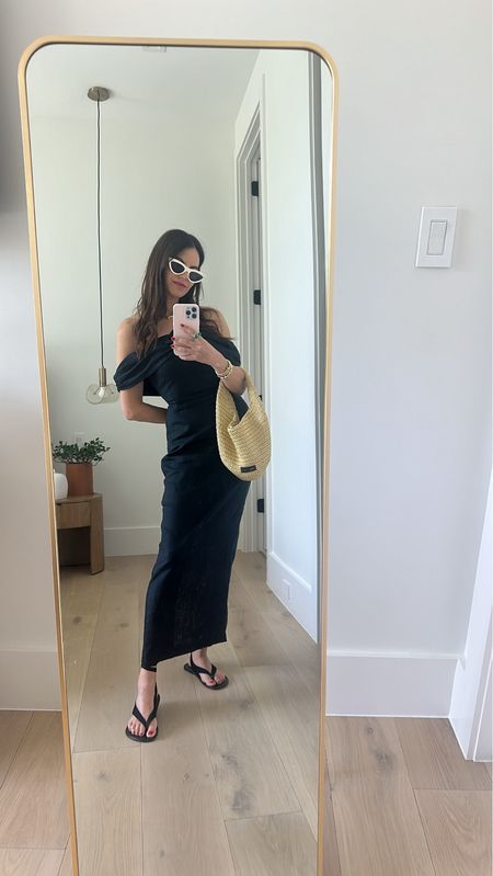 OOTD! loving this black off the shoulder dress for summer. Paired with my cat eyed glasses and a raffia purse!🤍

Black off the shoulder dress. Raffia purse. Cat eyed sunglasses. Summer dress.

#LTKStyleTip #LTKShoeCrush #LTKItBag